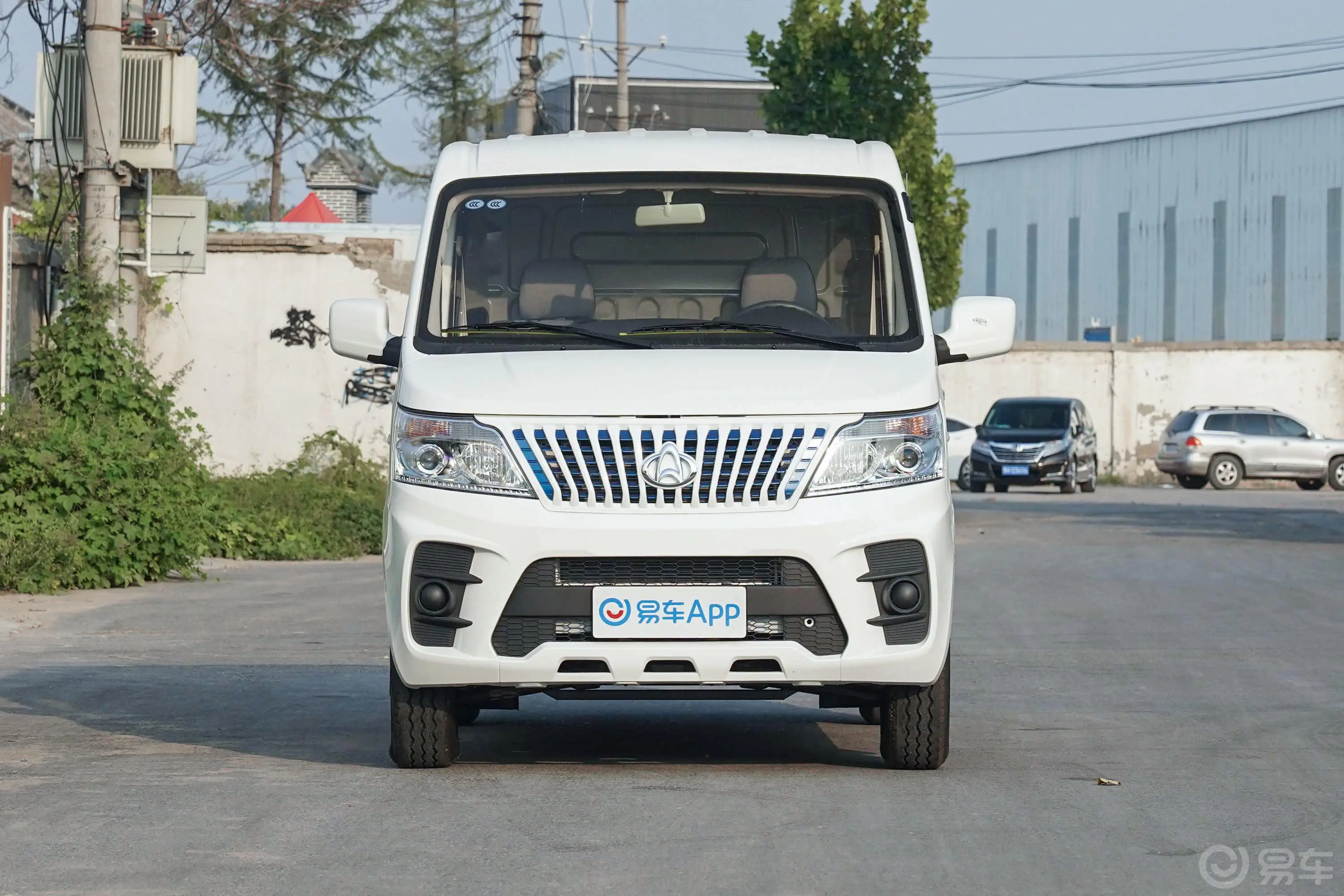 睿行EM60300km 纯电动厢式运输车平顶对开门2座60kW正前水平