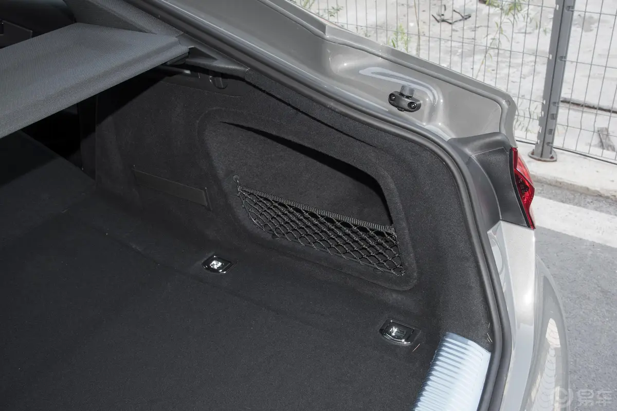 奥迪A5Sportback 40 TFSI 时尚动感型后备厢