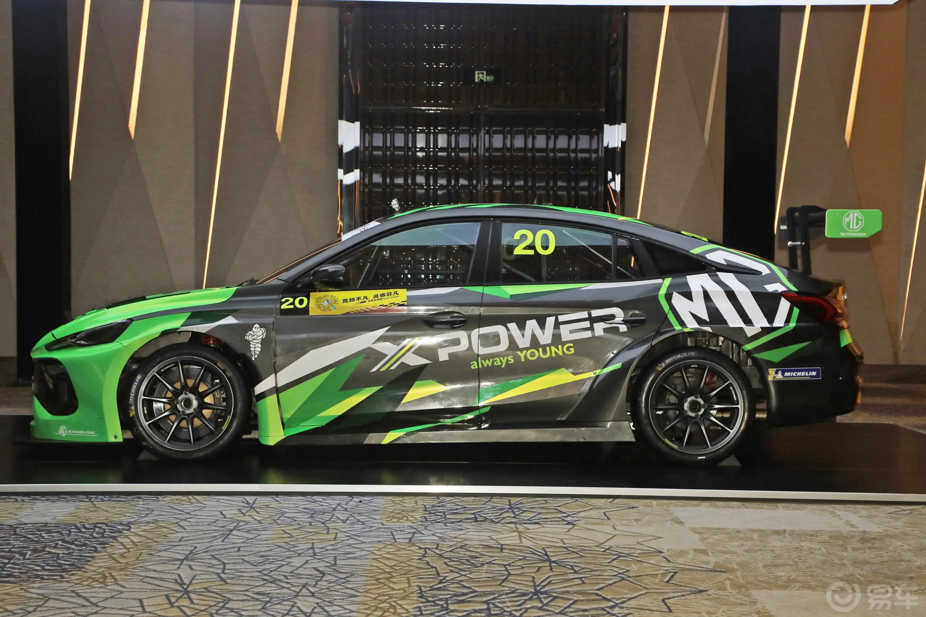 MG5XPOWER TCR赛车正侧车头向左水平