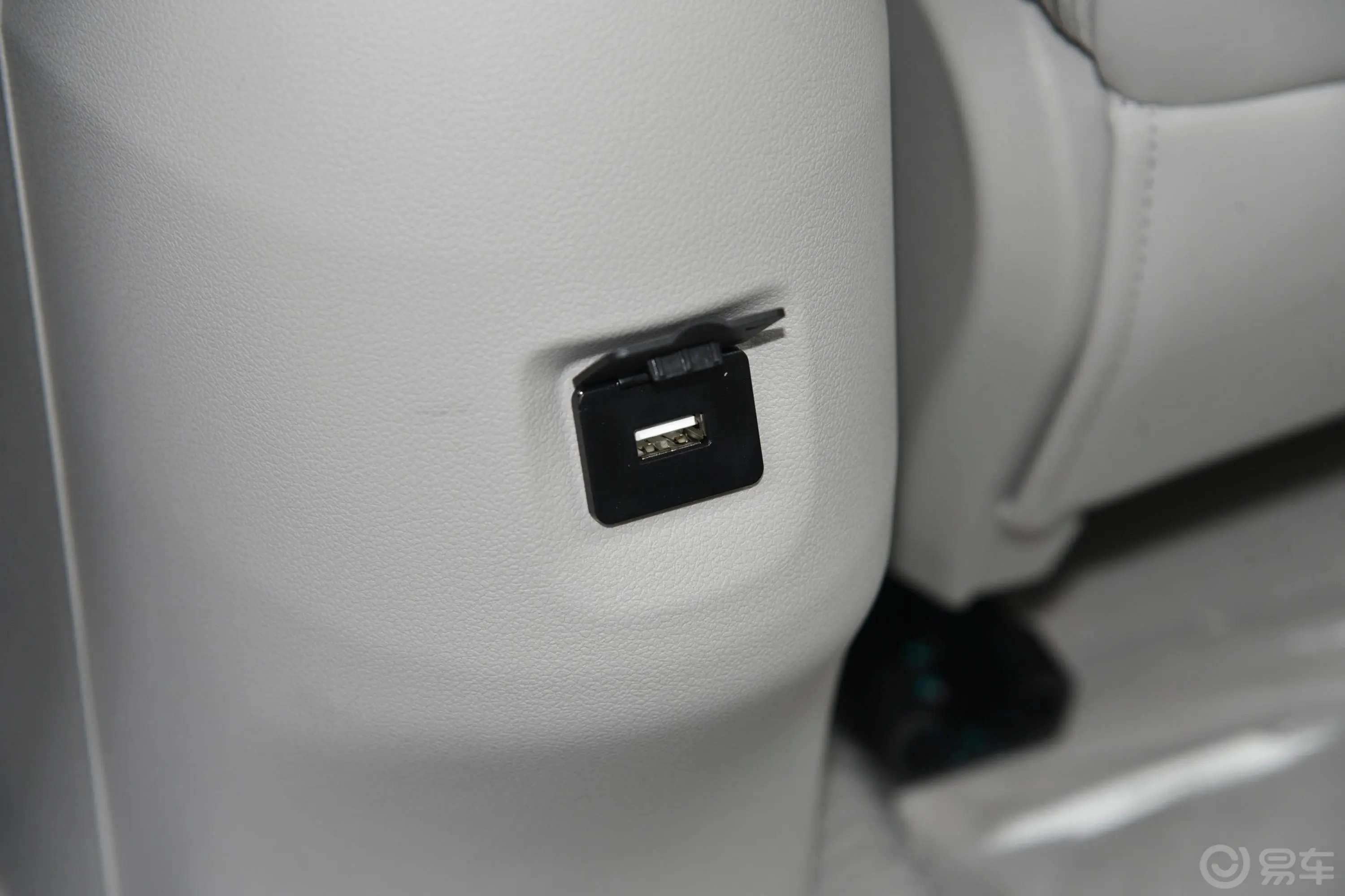 欧拉好猫GT木兰版 401km 标准续航 标准版后排充电口