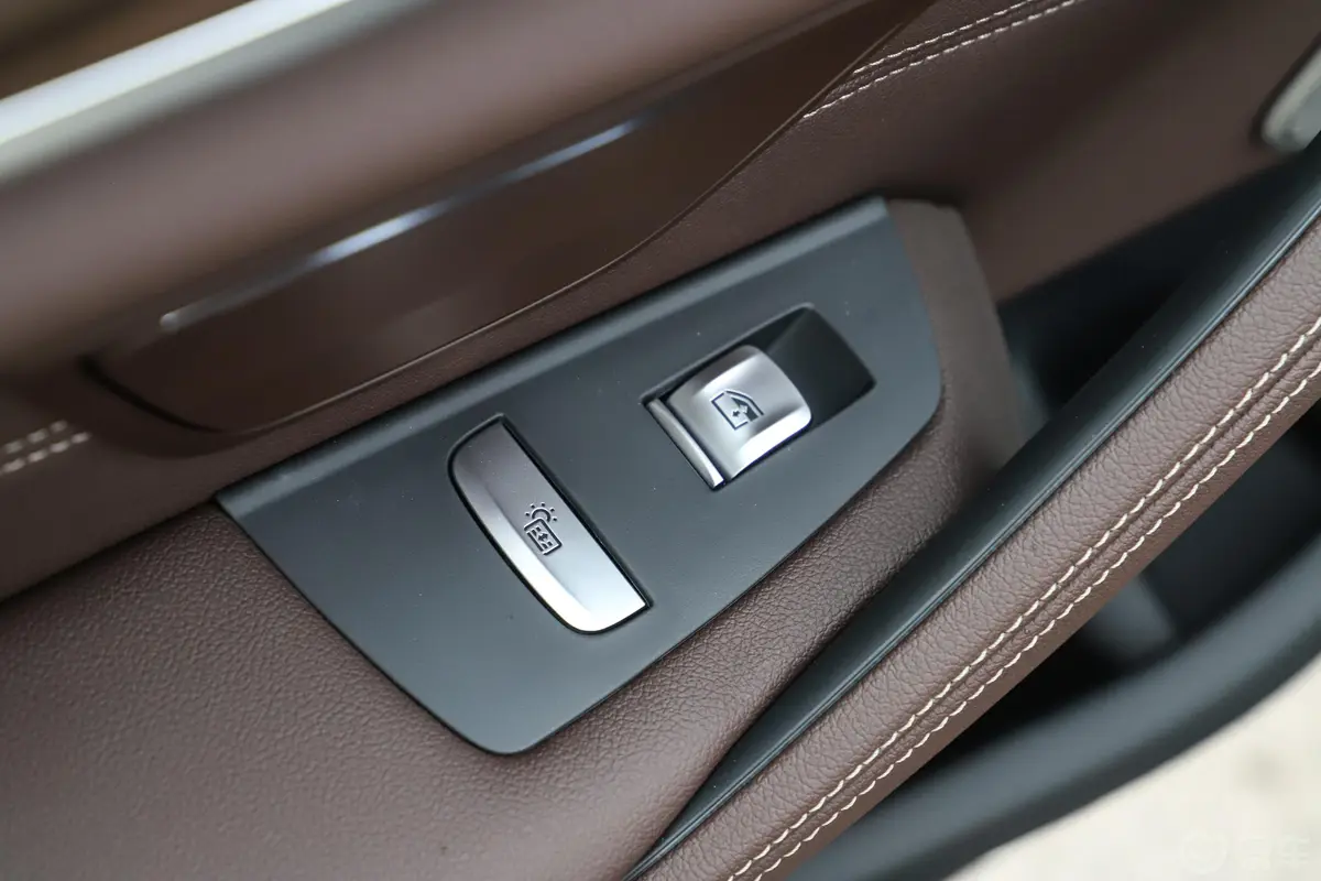 宝马5系改款二 530Li 领先型 豪华套装后车窗调节