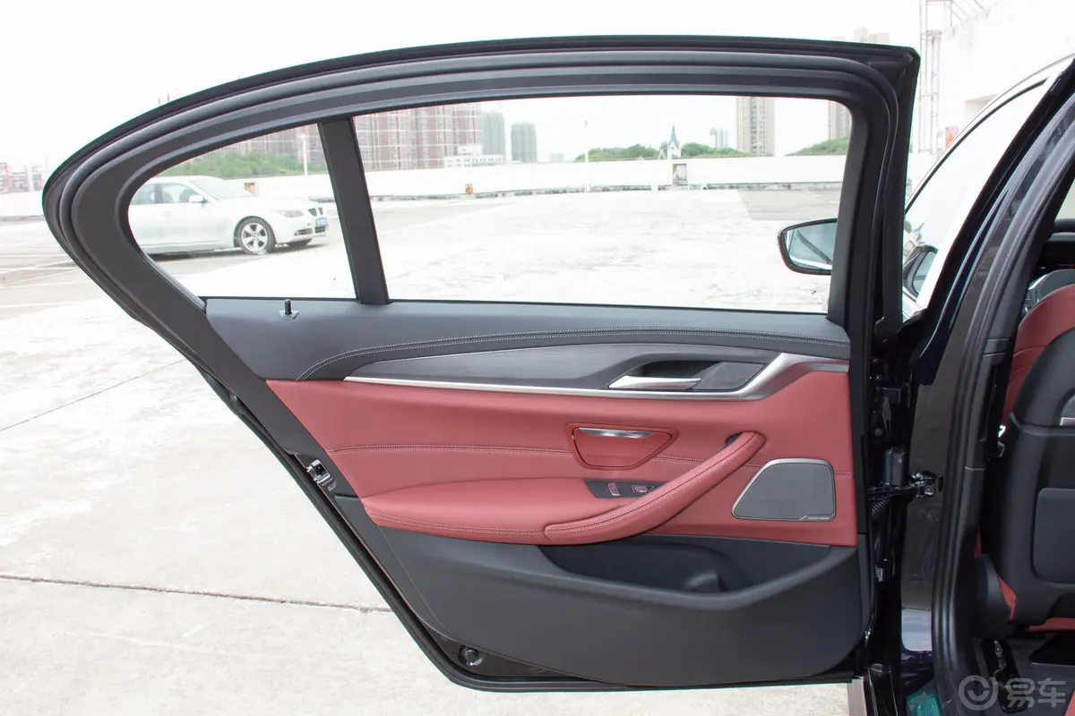 宝马5系改款三 530Li 尊享型 M运动套装驾驶员侧后车门