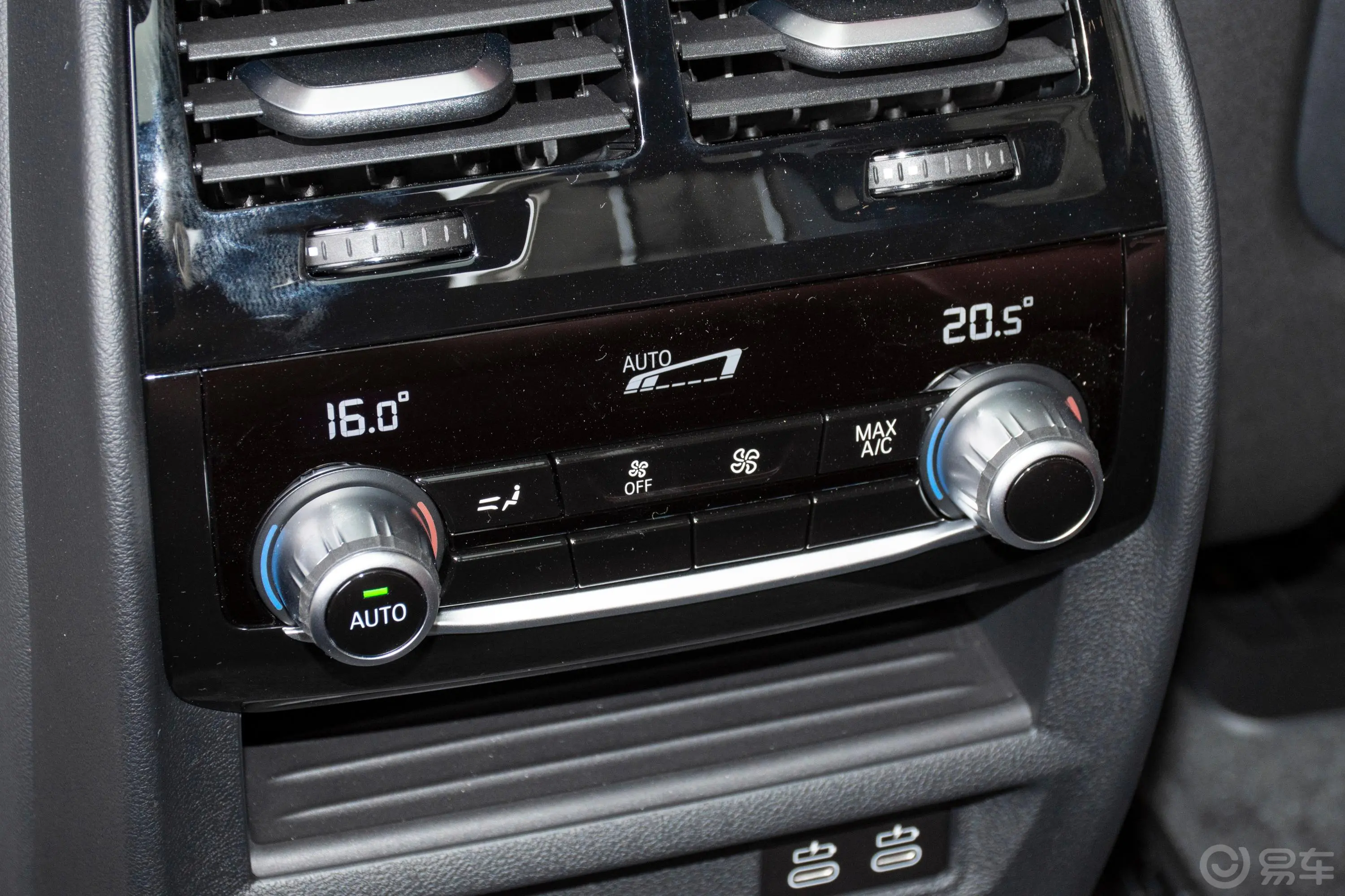 宝马5系改款三 530Li 尊享型 M运动套装后排空调控制键