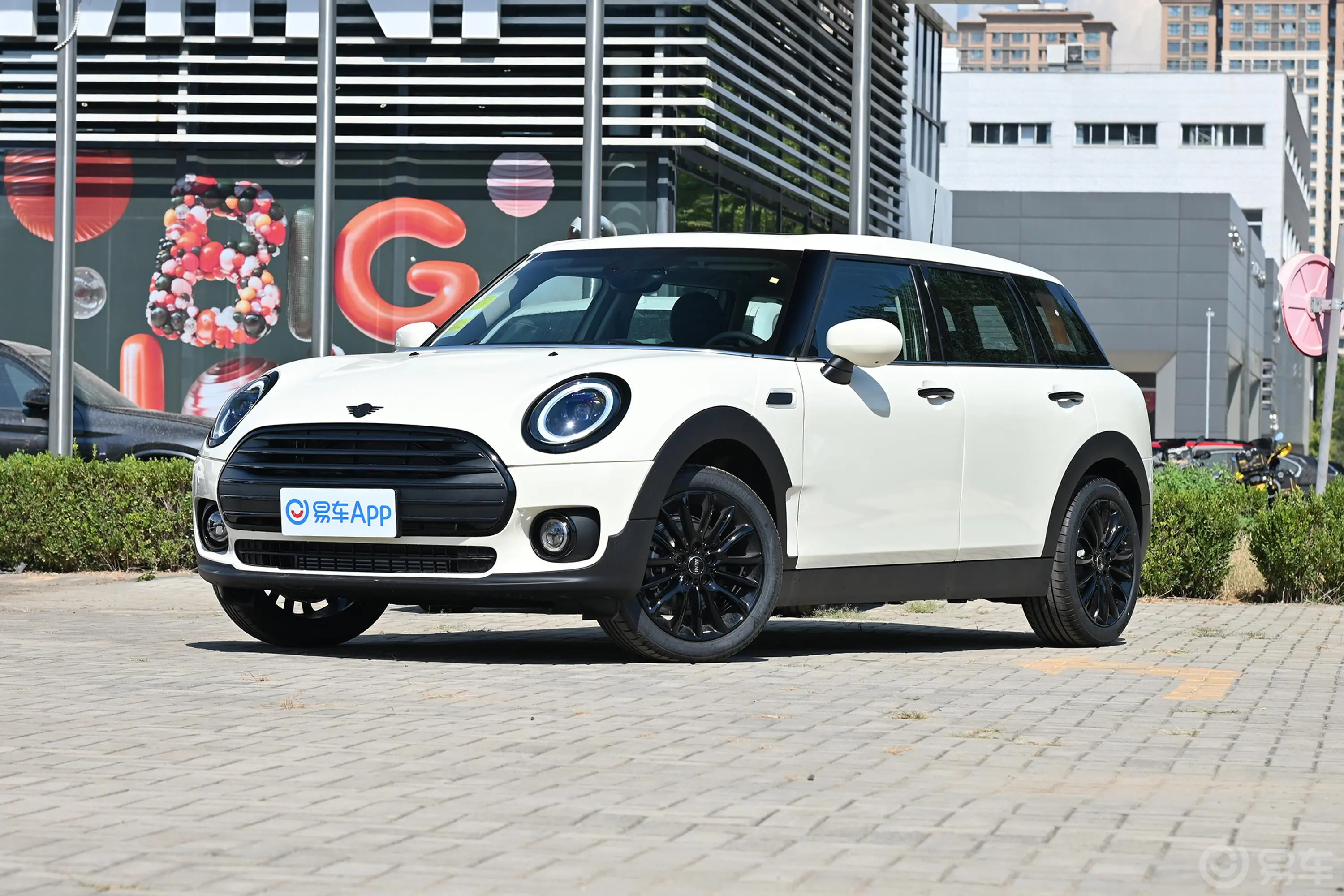 MINI CLUBMAN1.5T 白衬衫特别版侧前45度车头向左水平