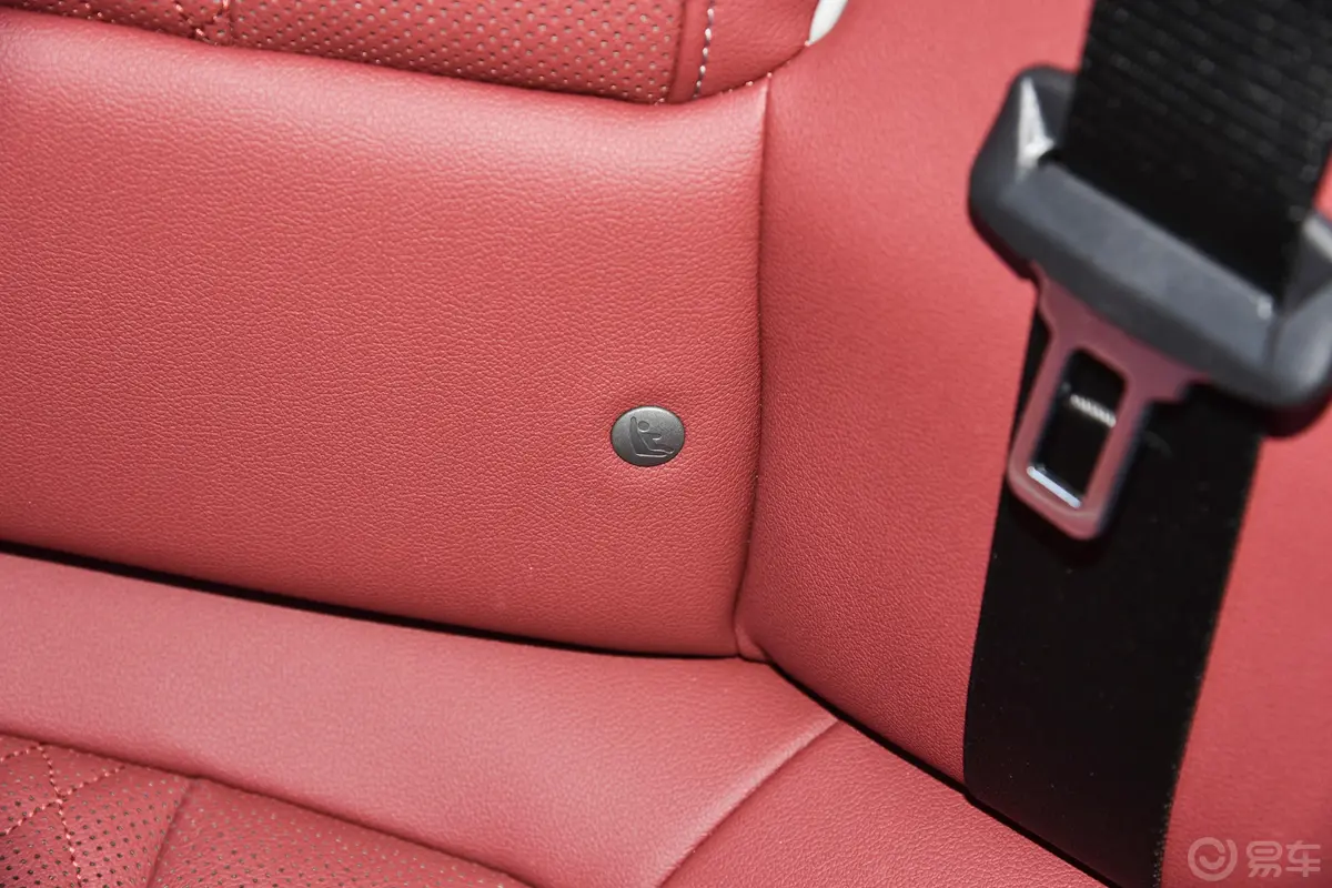 宝马5系 插电混动改款二 535Le 豪华套装儿童座椅接口