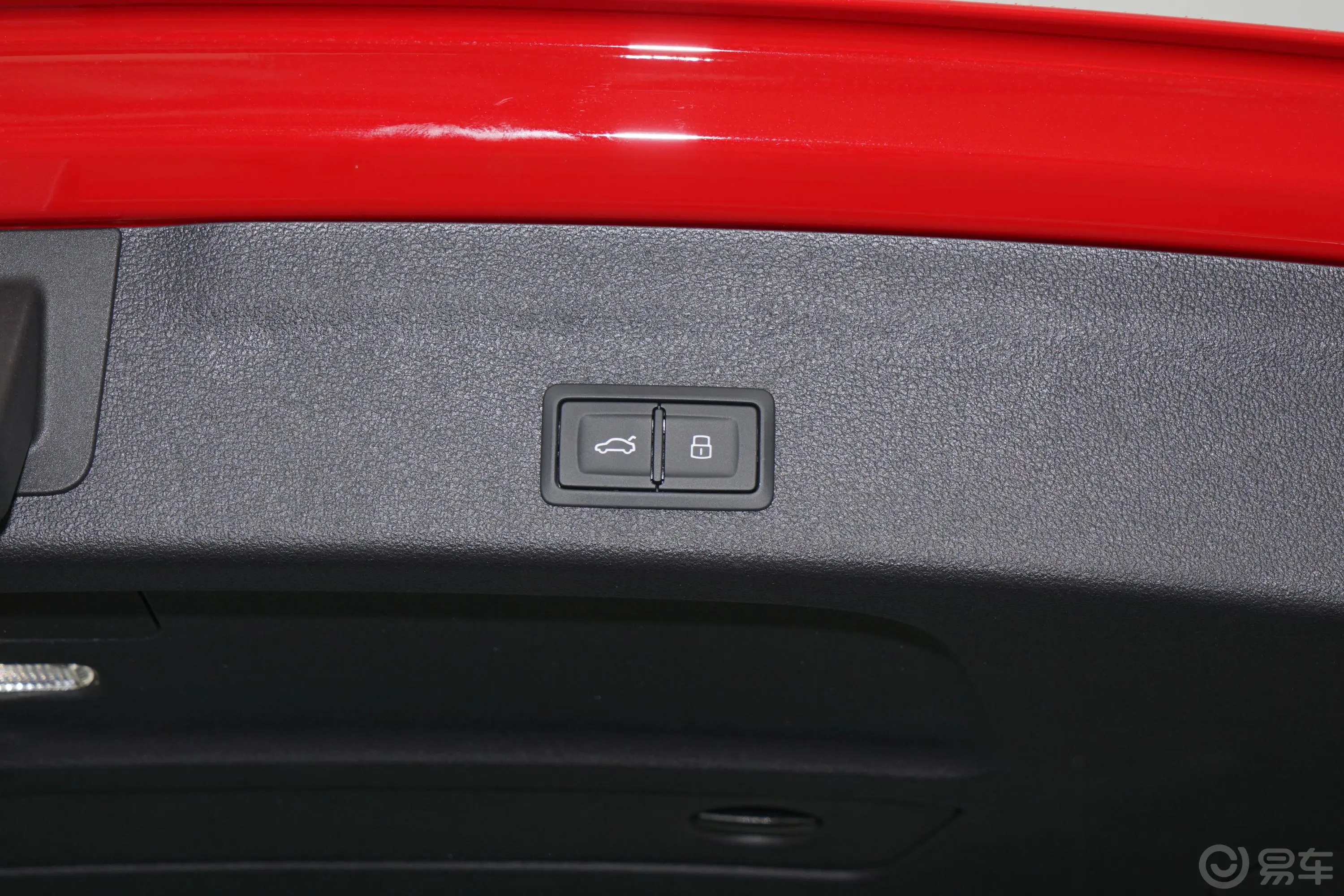 奥迪RS 64.0T Avant电动尾门按键（手动扶手）