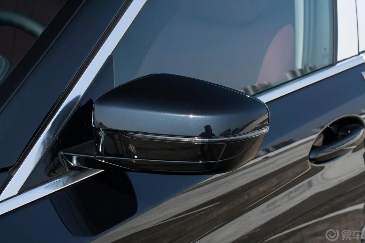宝马5系 插电混动改款二 535Le 豪华套装主驾驶后视镜背面