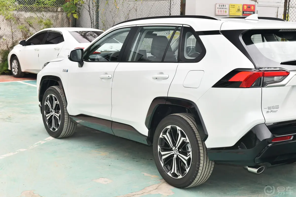 RAV4荣放 双擎E+2.5L 四驱旗舰Pro外观细节