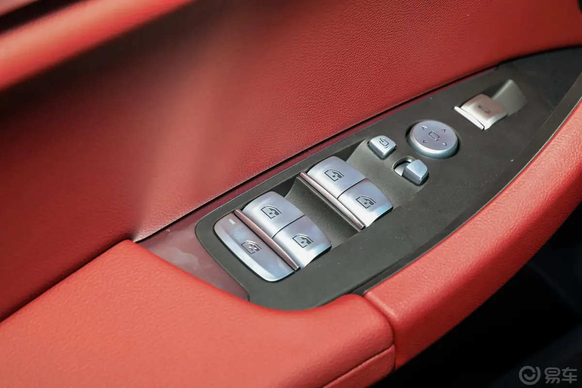 宝马X3改款二 xDrive30i 尊享型 M曜夜套装车窗调节整体