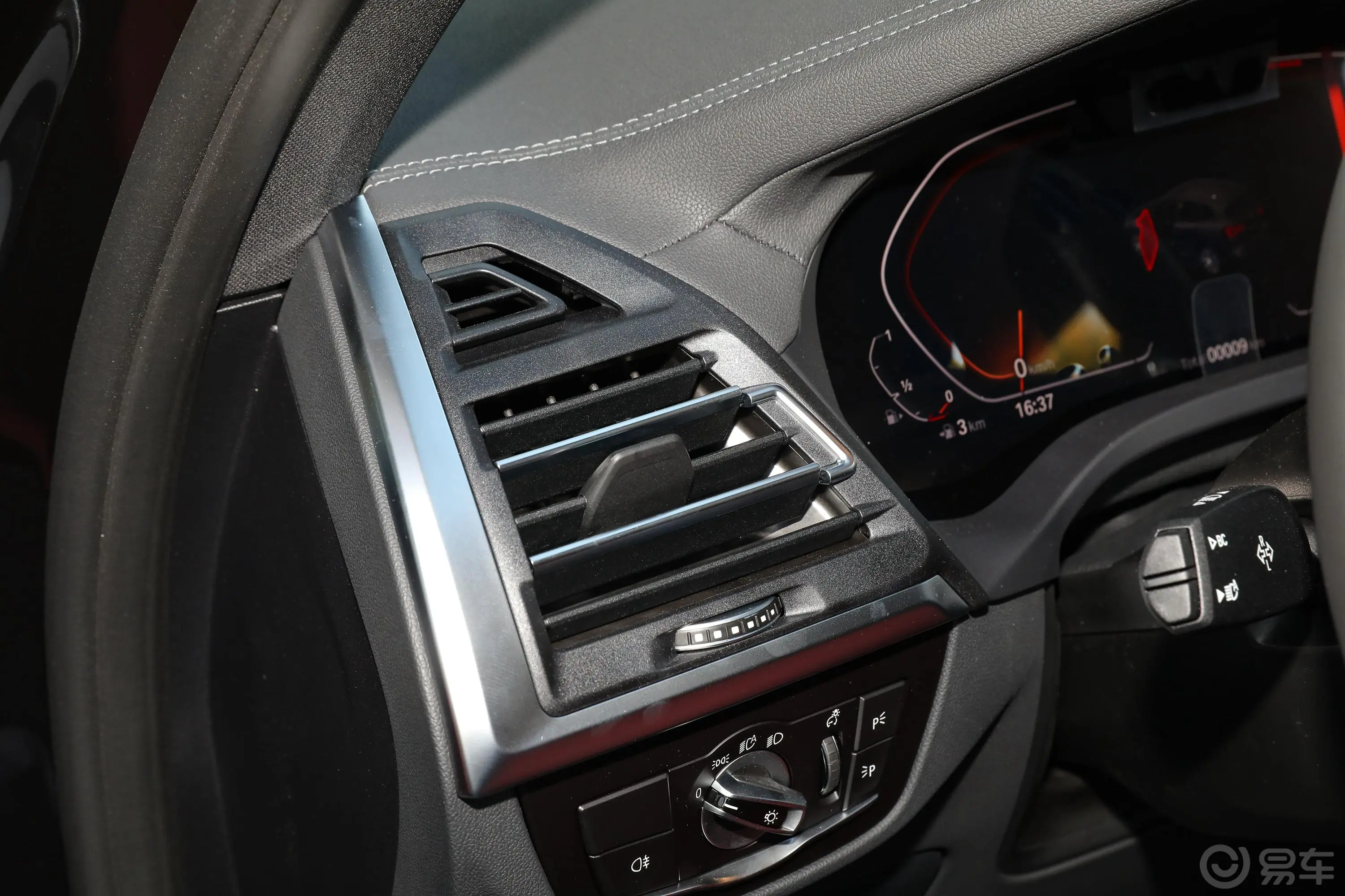 宝马X3改款二 xDrive30i 尊享型 M曜夜套装主驾驶位