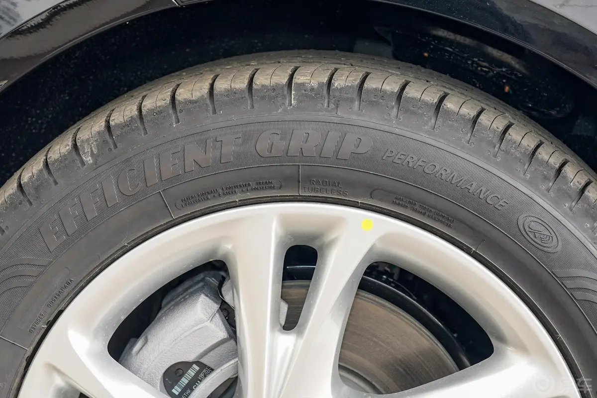 君威552T 智享型外观