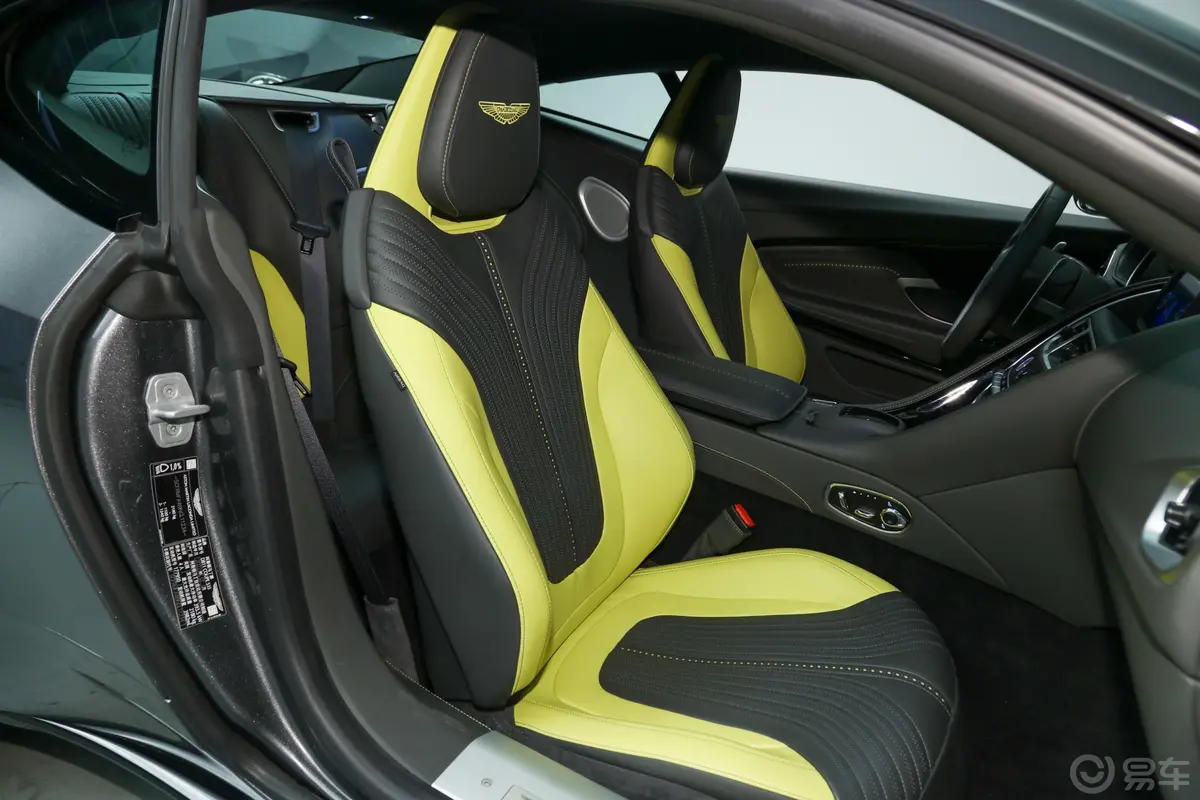 阿斯顿·马丁DB114.0T V8 Coupe副驾驶座椅