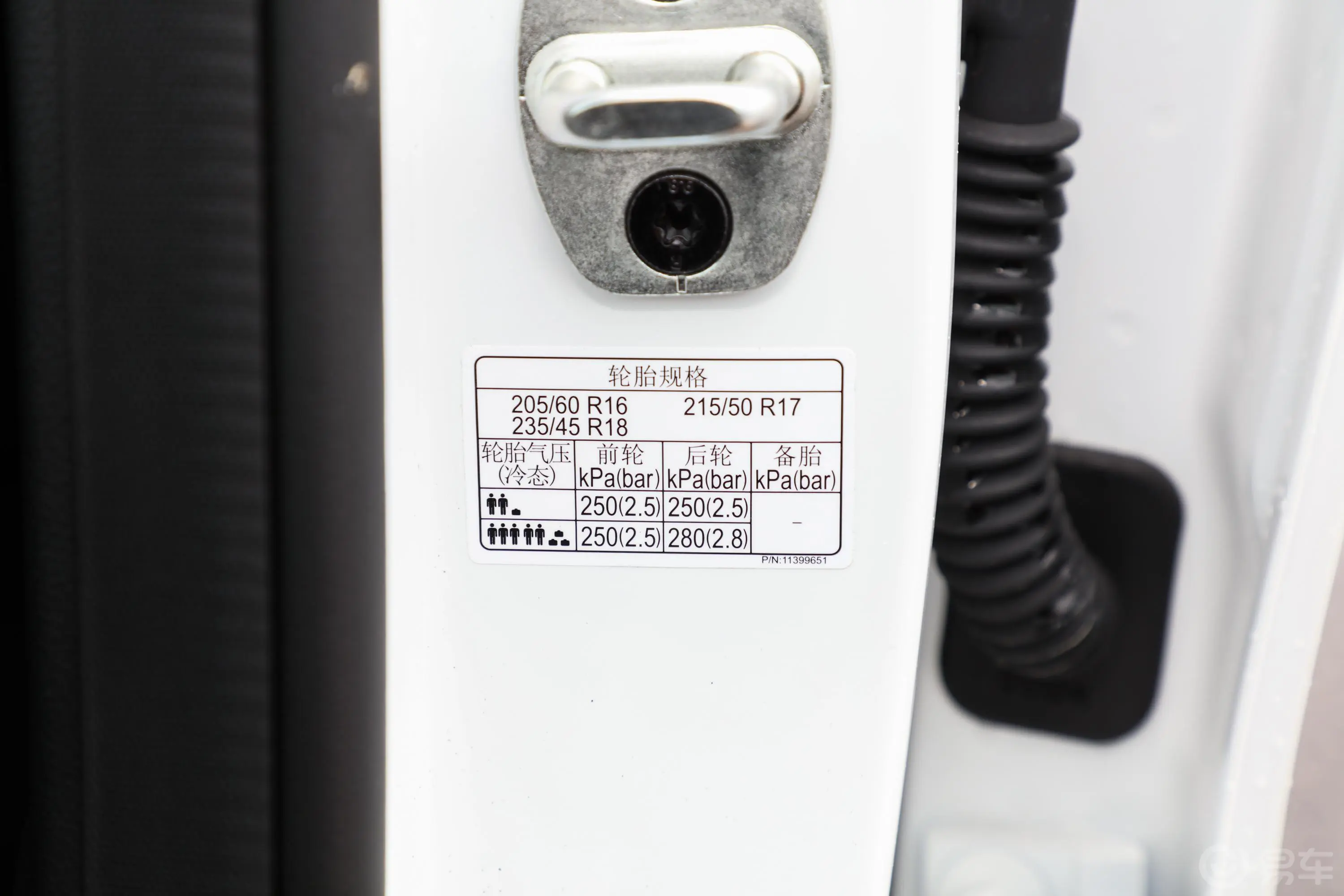 MG4 EV460km 四驱性能版胎压信息铭牌
