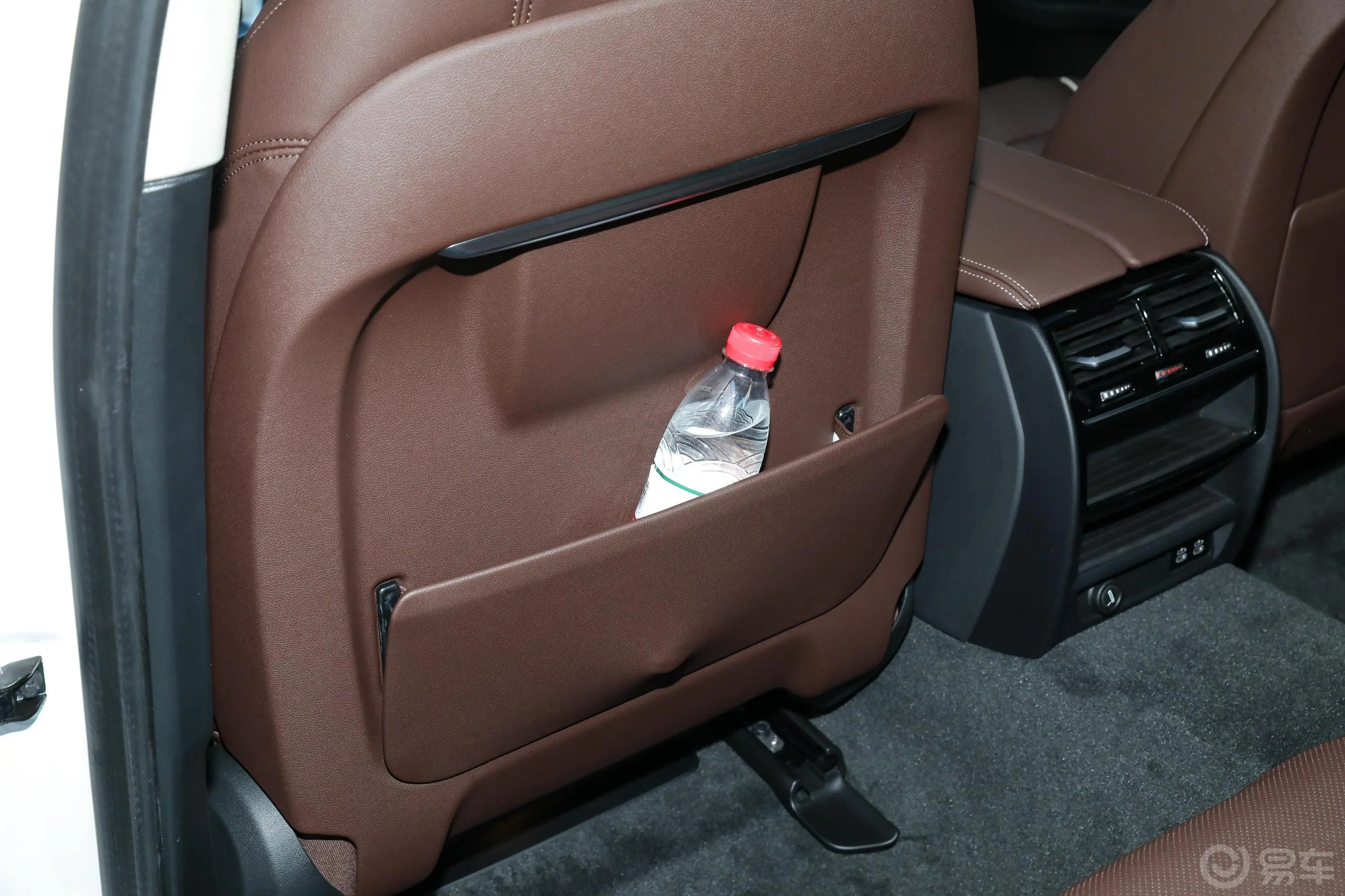 宝马5系改款二 530Li xDrive 豪华套装后排空间