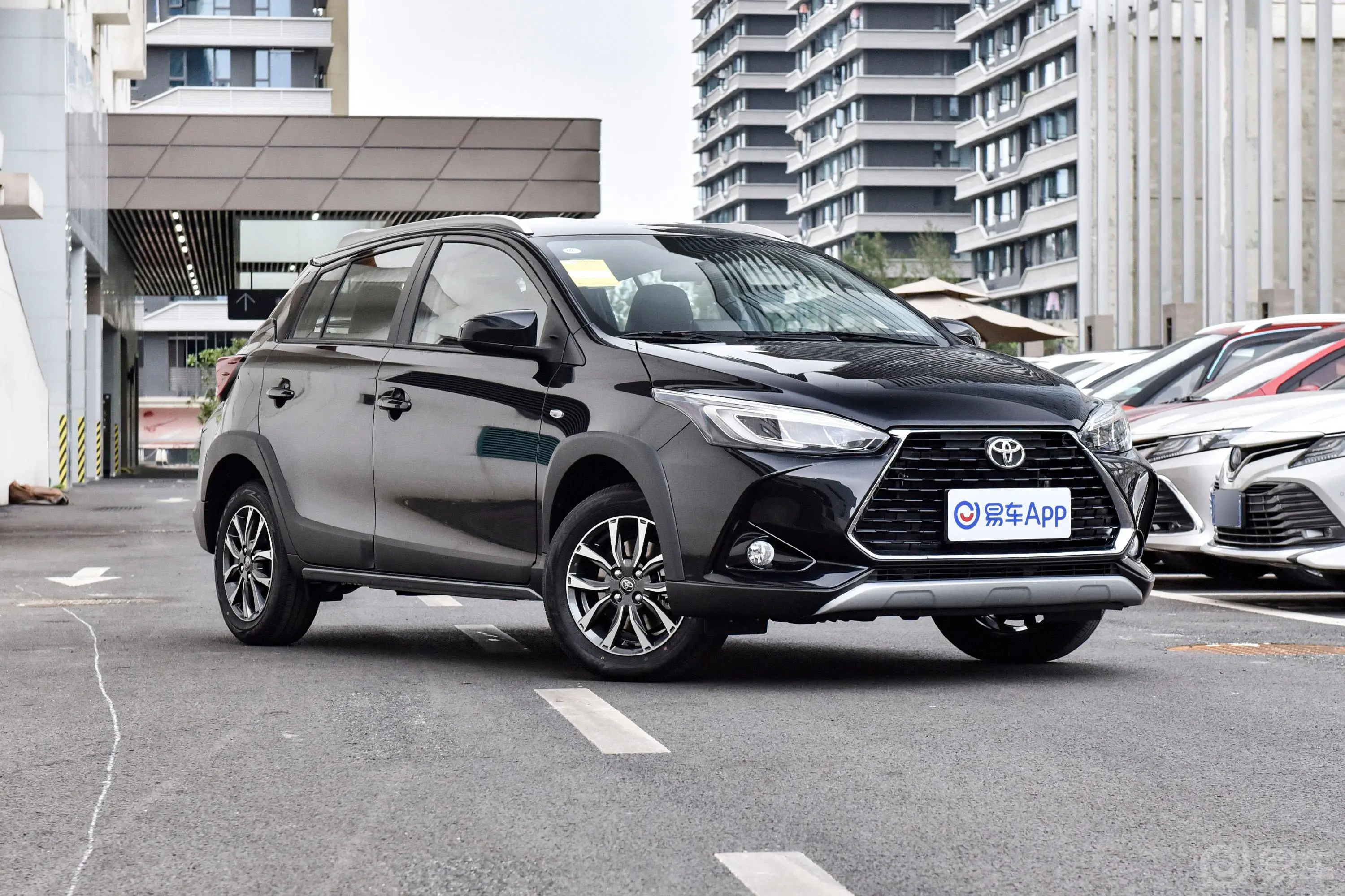 YARiS L 致炫致炫X 1.5L CVT 豪华PLUS版侧前45度车头向右水平