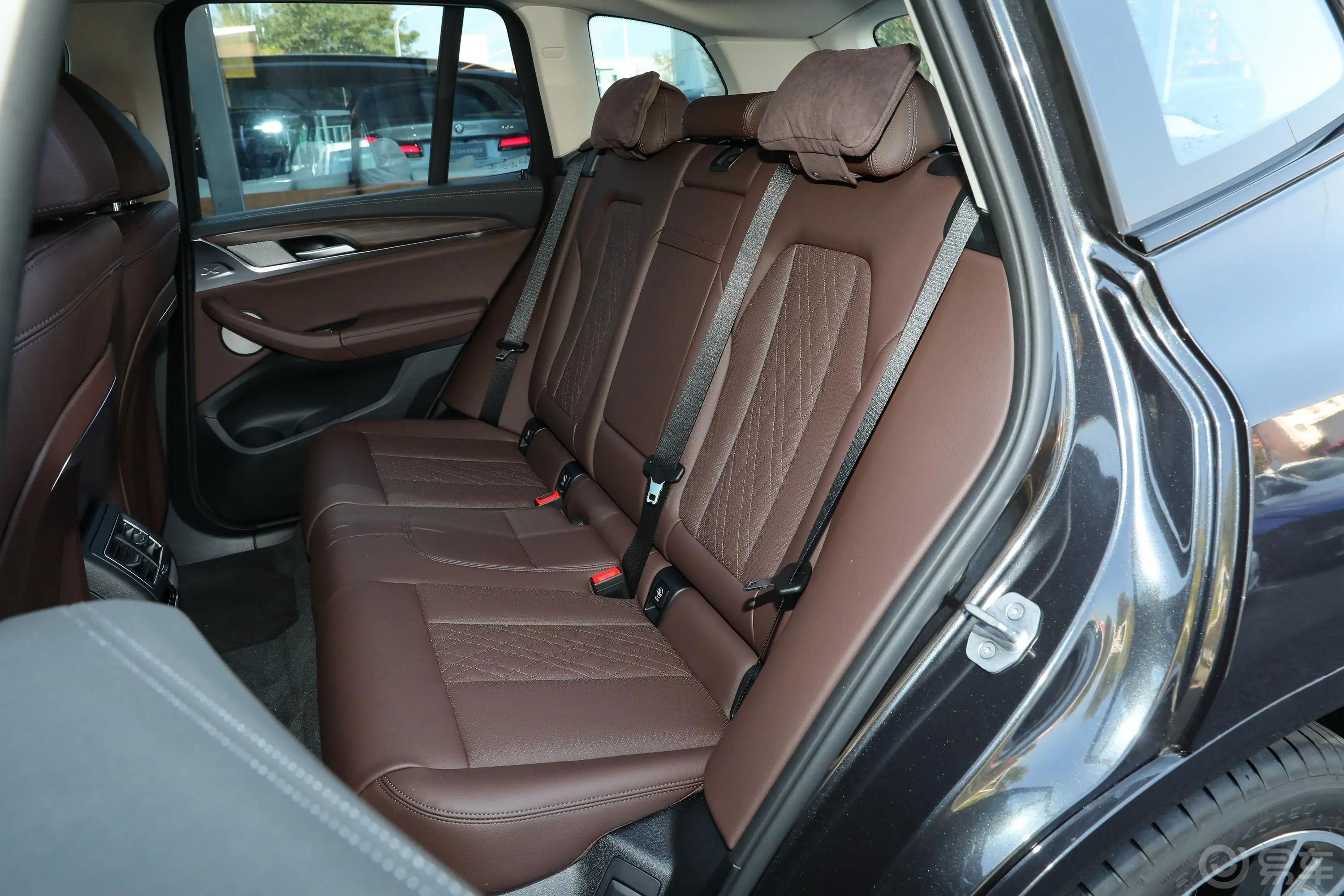宝马X3改款二 xDrive30i 领先型 M曜夜套装后排座椅
