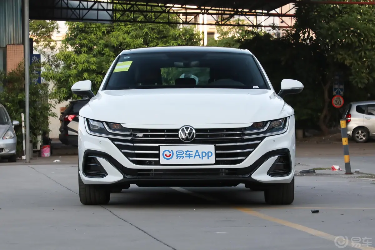 一汽-大众CC330TSI 炫目版正前水平