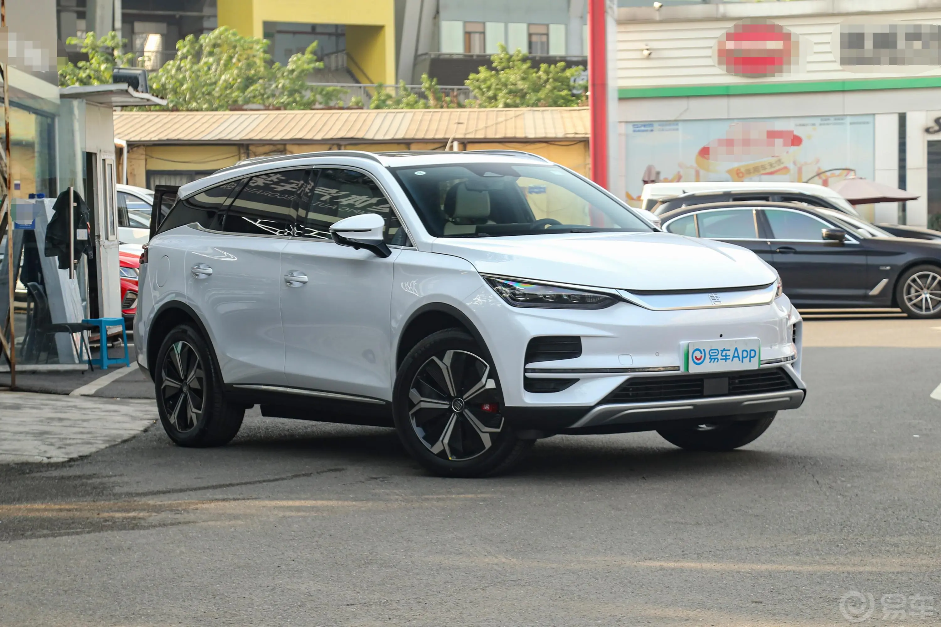 唐新能源EV 730km 前驱尊享型侧前45度车头向右水平