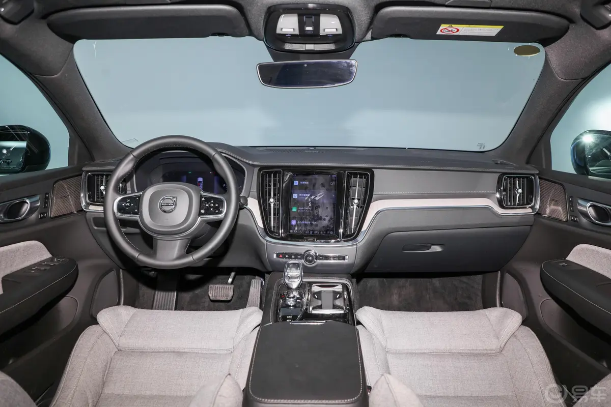 沃尔沃S60新能源T8 四驱智雅运动版副驾驶位区域
