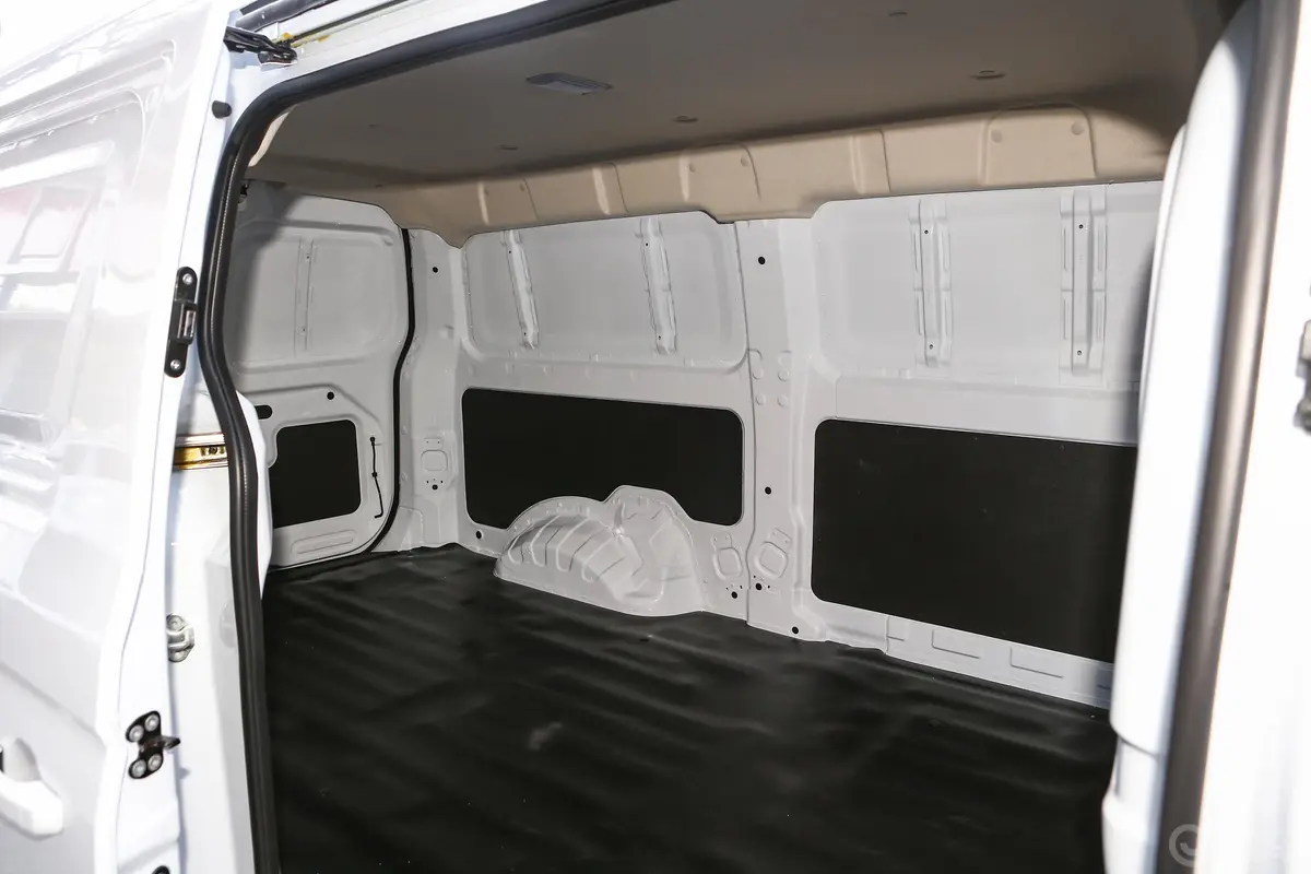 博腾V2 EV封窗厢货 标准型 河南锂动电池后排空间