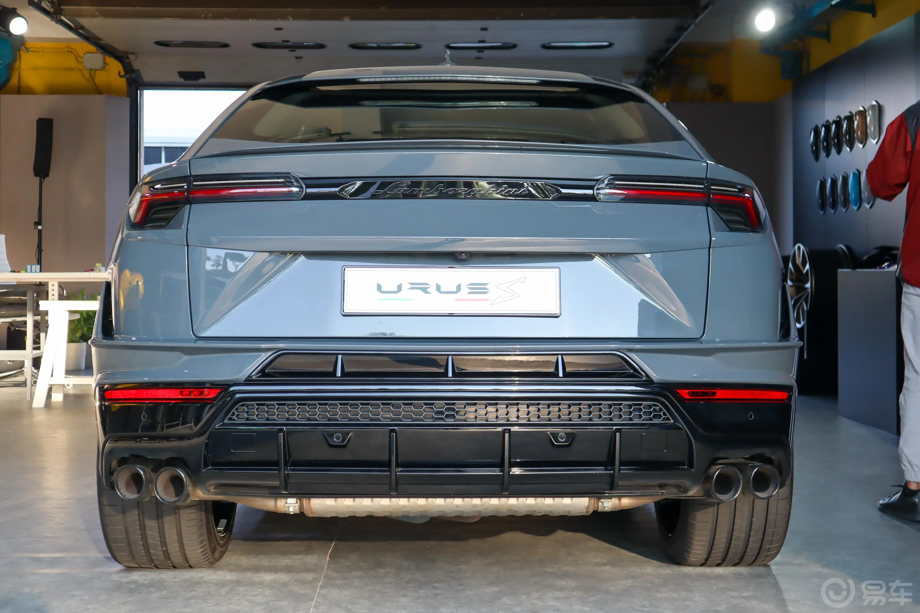 Urus4.0T V8 S正后水平