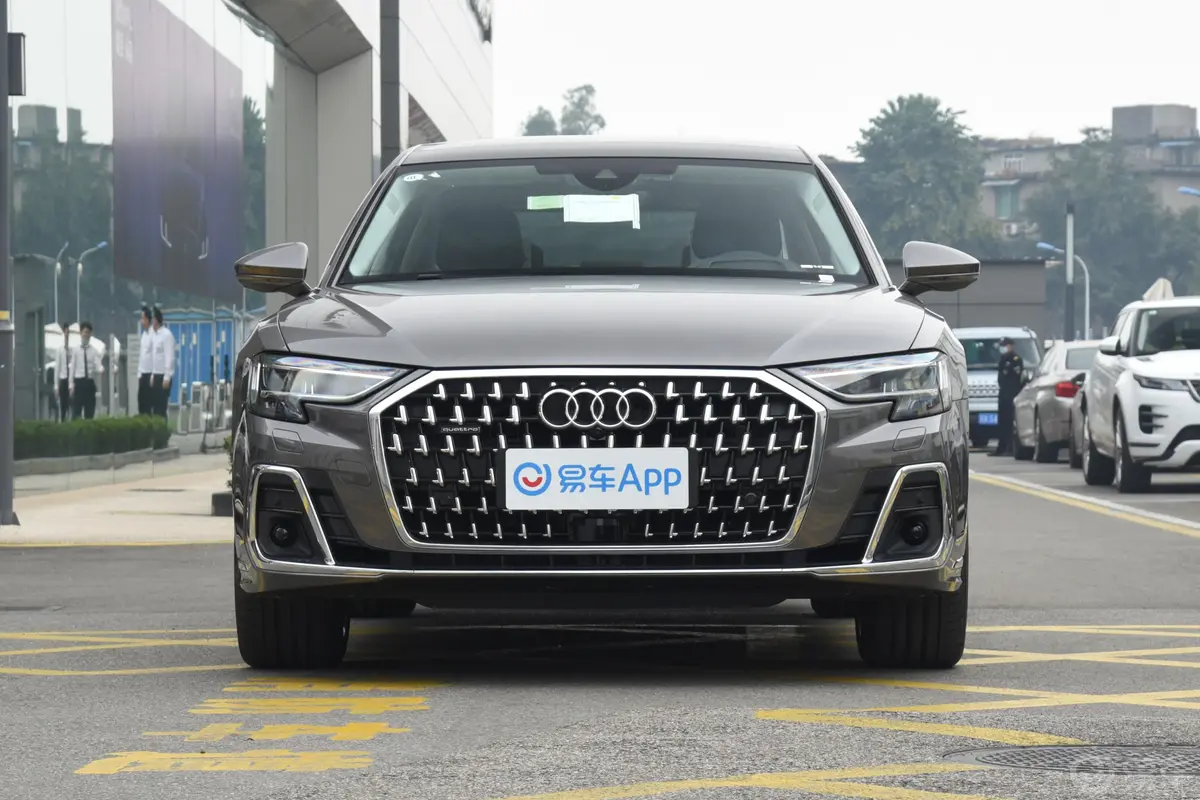 奥迪A8改款 A8L 55 TFSI quattro 旗舰型正前水平