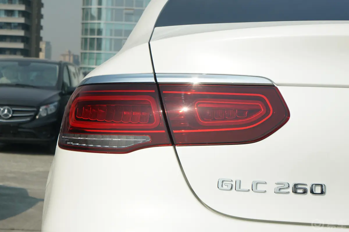 奔驰GLC轿跑改款 GLC 260 4MATIC 轿跑SUV外观