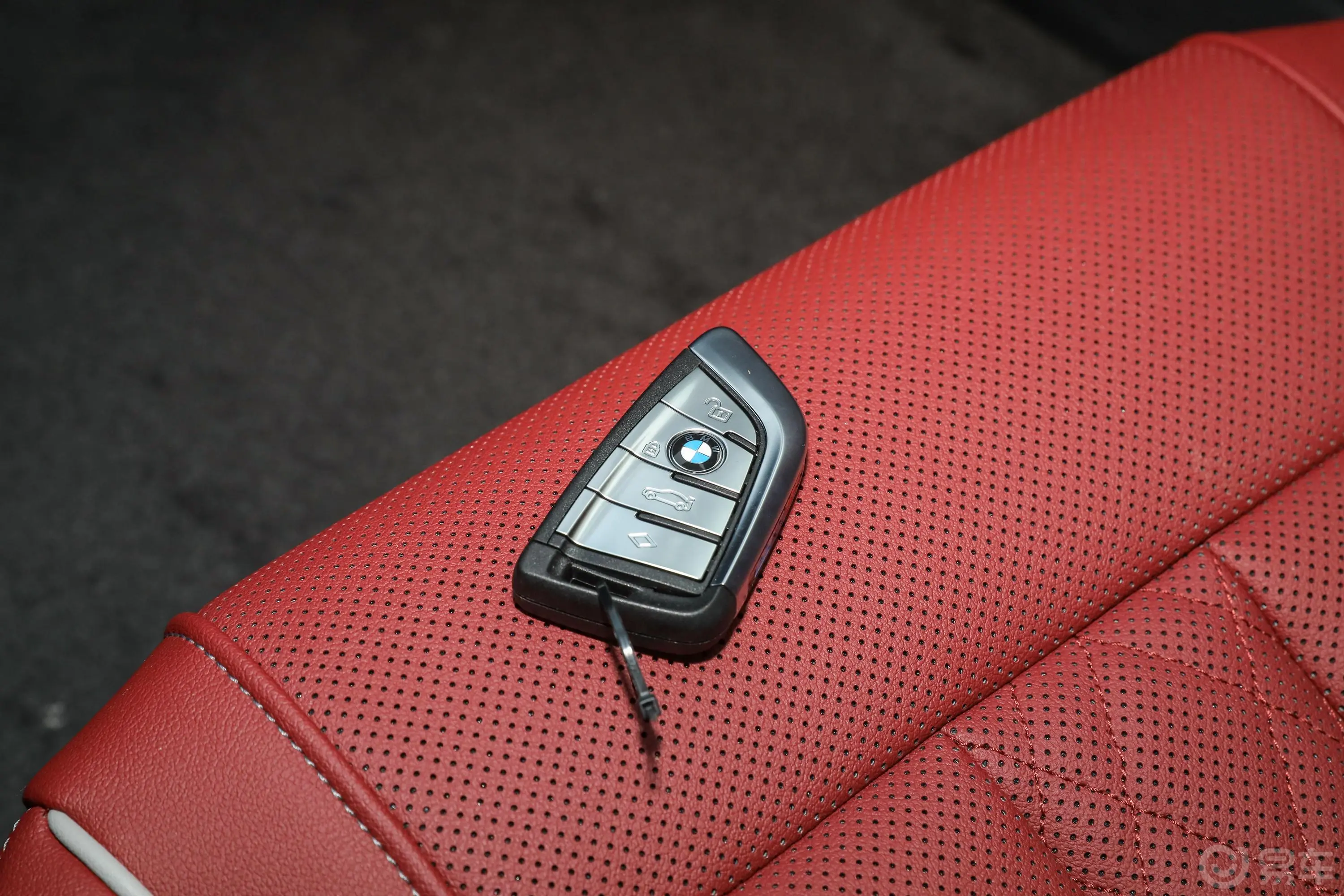 宝马5系改款二 530Li xDrive M运动套装钥匙正面