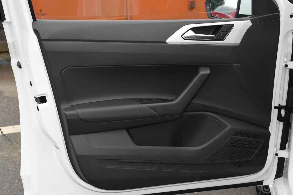 PoloPlus 1.5L 自动炫彩科技版主驾驶位