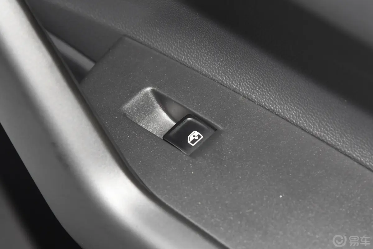 PoloPlus 1.5L 自动炫彩科技版副驾驶位