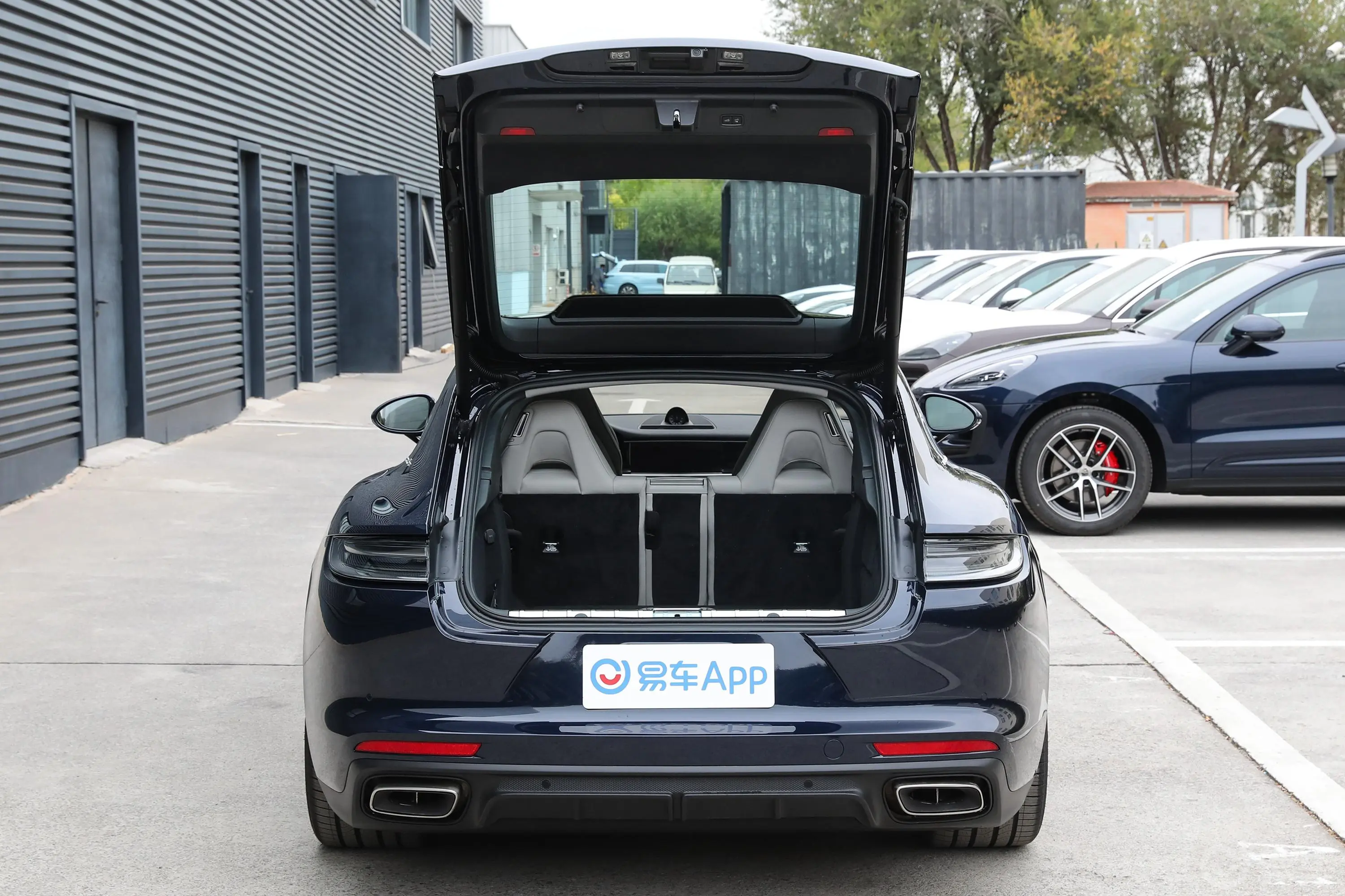 Panamera E-HybridPanamera 4 行政加长版 2.9T后备厢