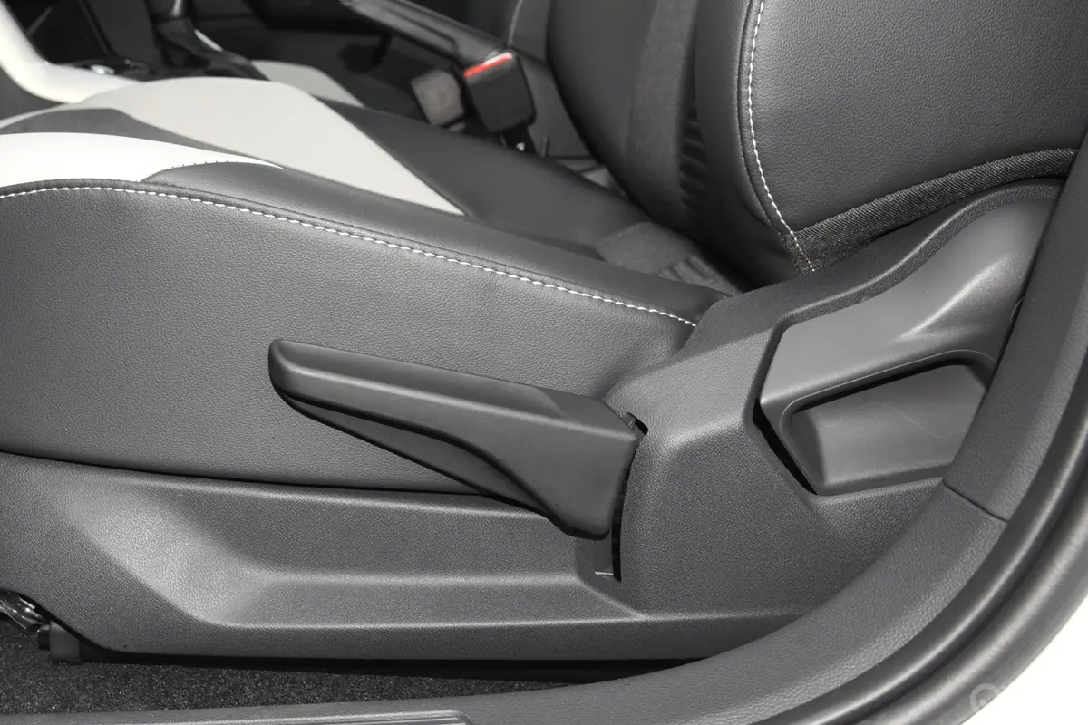 PoloPlus 1.5L 自动炫彩科技版主驾座椅调节