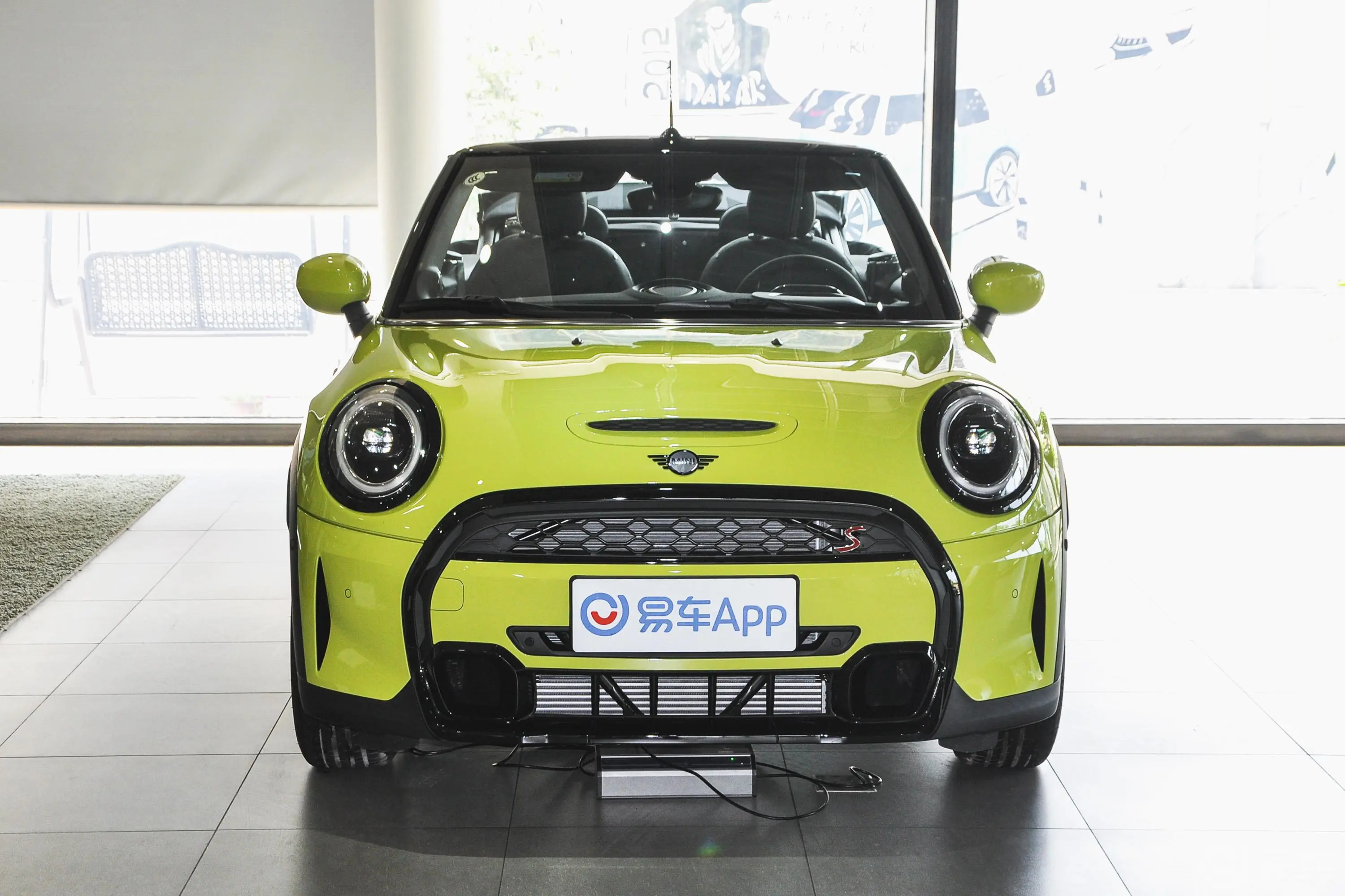 MINI CABRIO改款 2.0T COOPER S CABRIO 艺术家正前水平