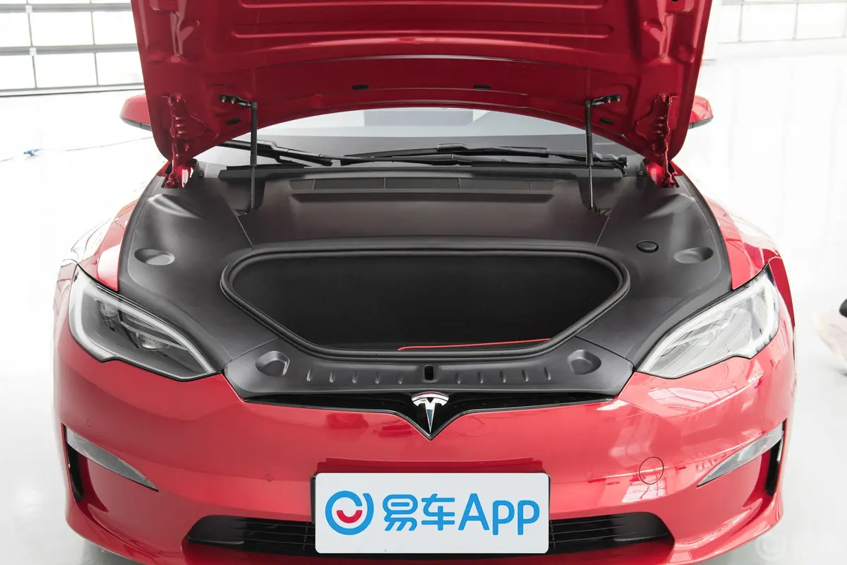 Model S672km Plaid版  三电机全轮驱动发动机舱整体