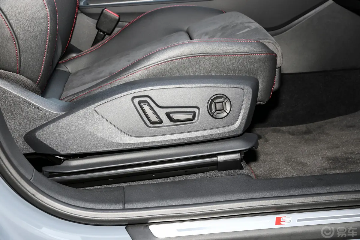 奥迪Q340 TFSI RS套件燃速型副驾座椅调节