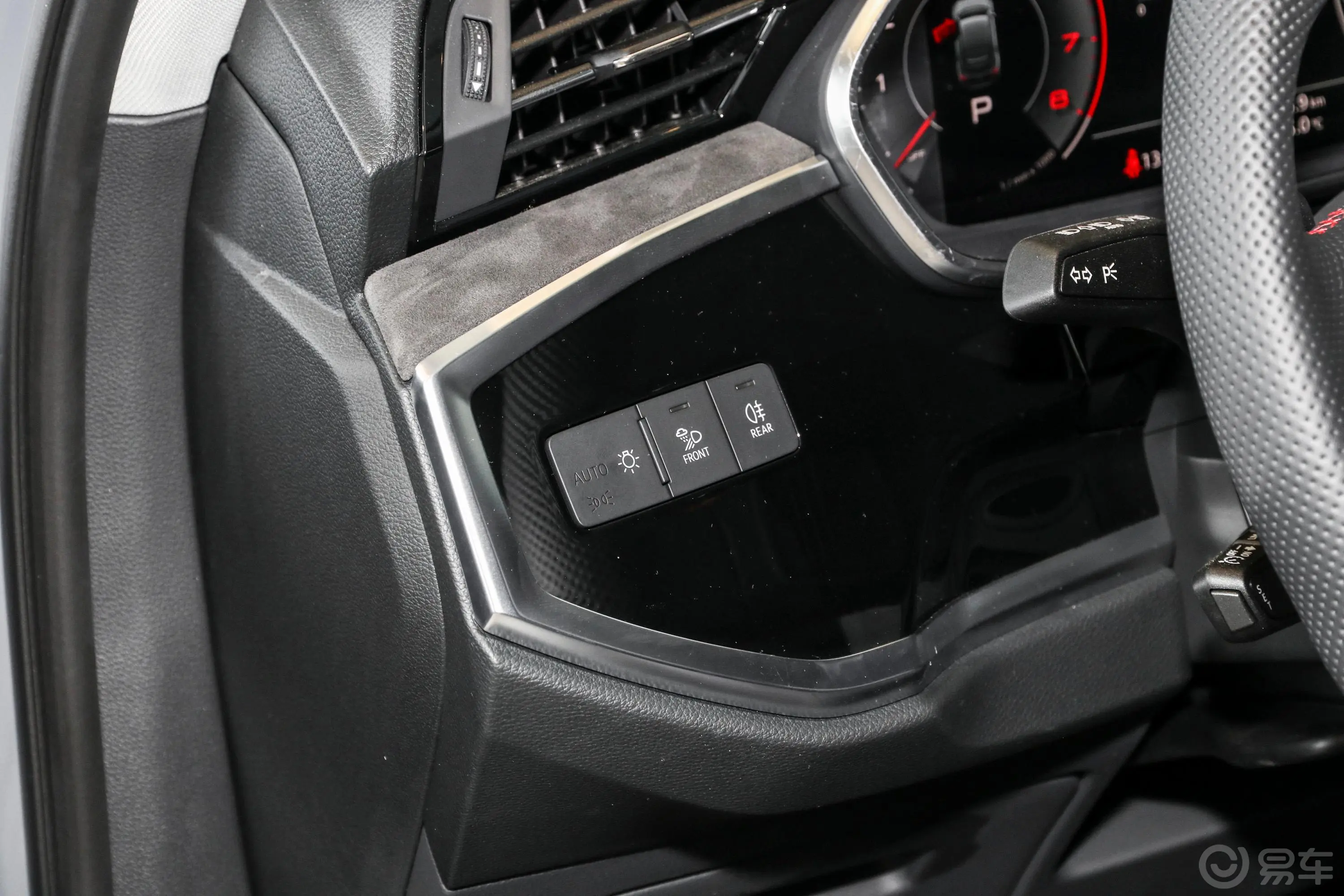 奥迪Q3 Sportback40 TFSI RS套件燃速型灯光控制区