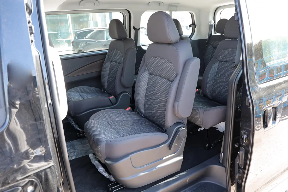 菱智PLUS旅行版 2.0L 手动 舒适型 9座后排座椅