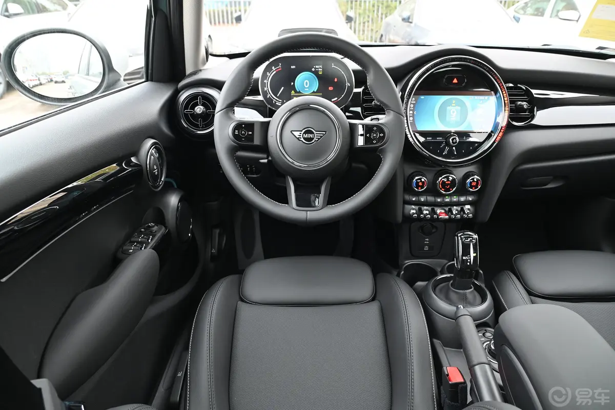 MINI1.5T COOPER 弧光特别版 五门版驾驶位区域