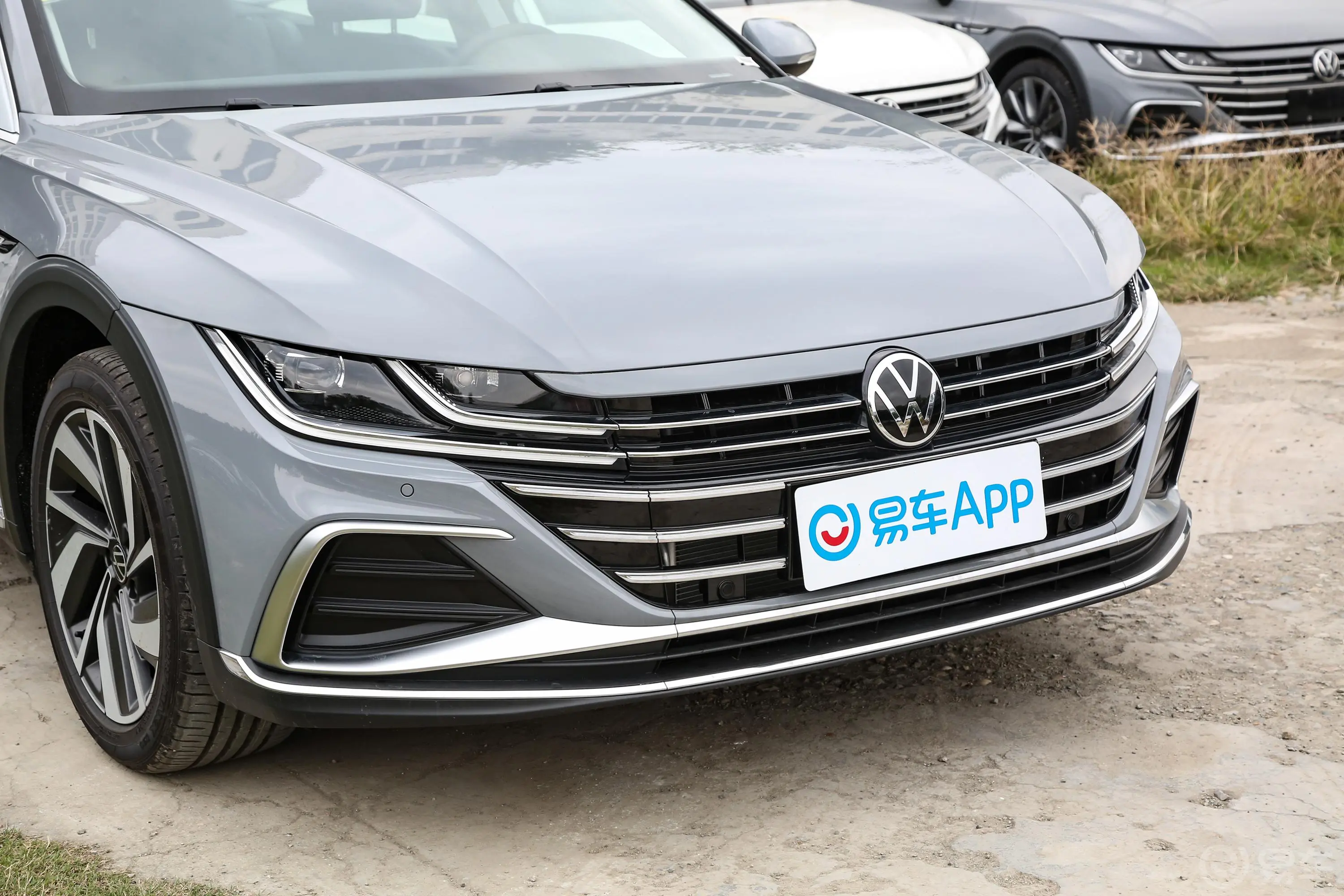 一汽-大众CC猎装车 330TSI 猎目版前格栅侧俯拍