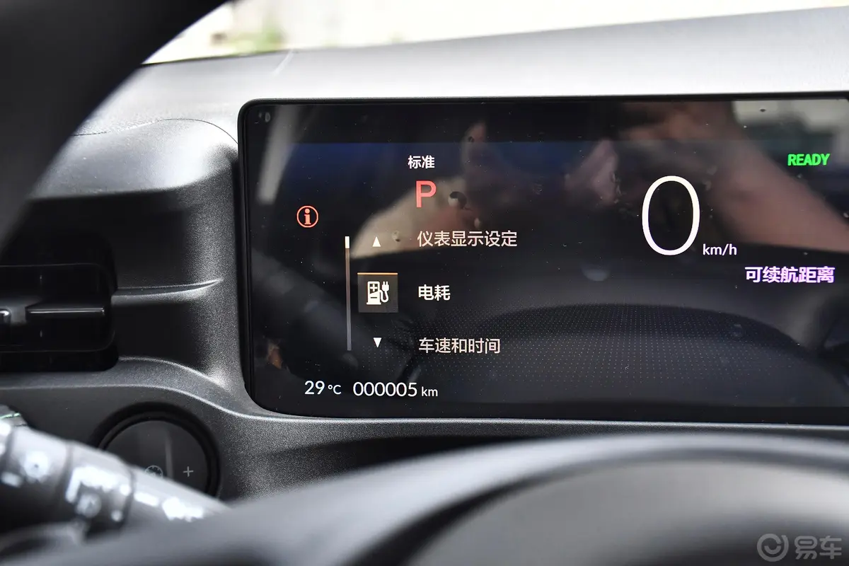 e:NP1 极湃1420km 见极版主驾驶位