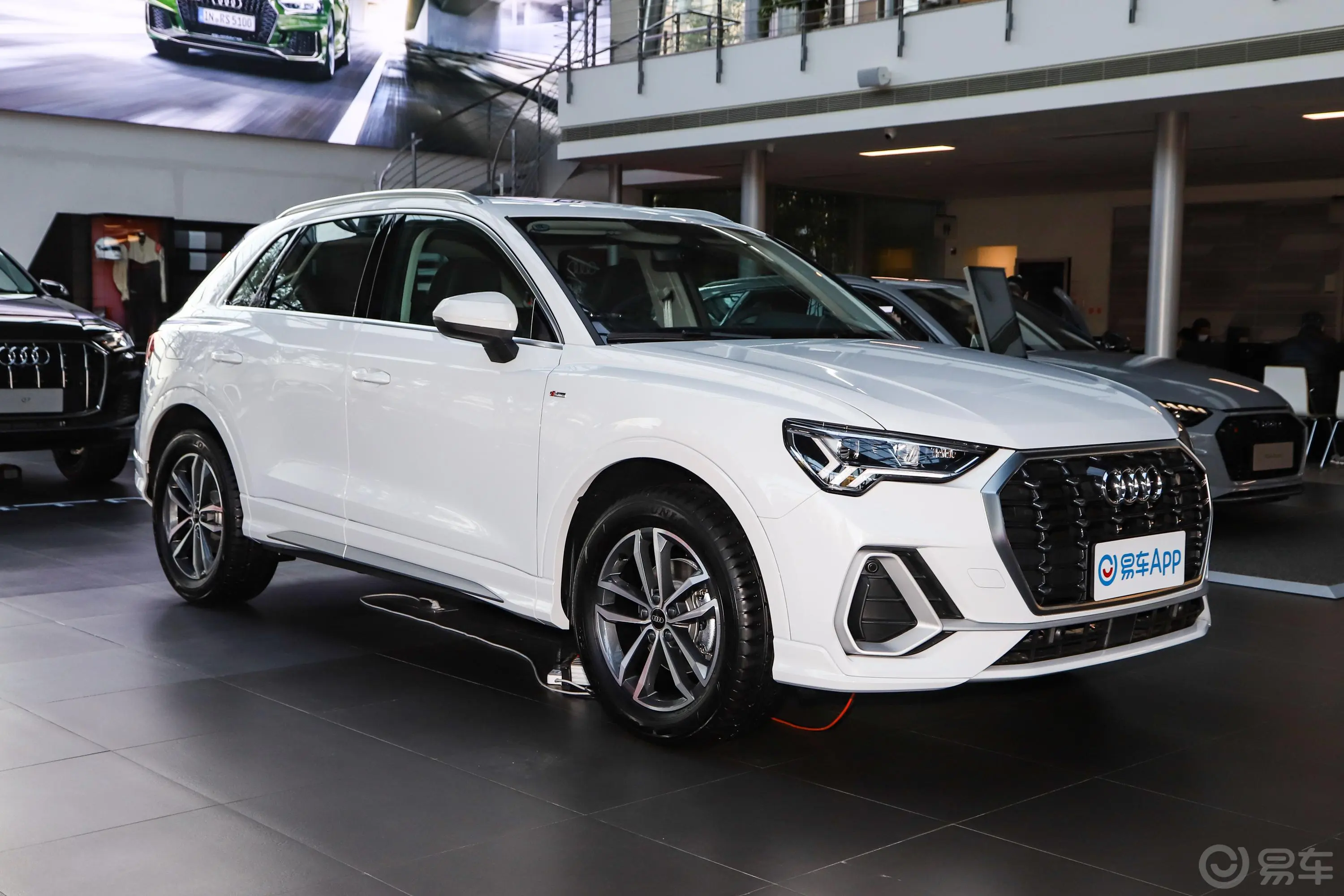 奥迪Q335 TFSI 进取动感型外观灯组