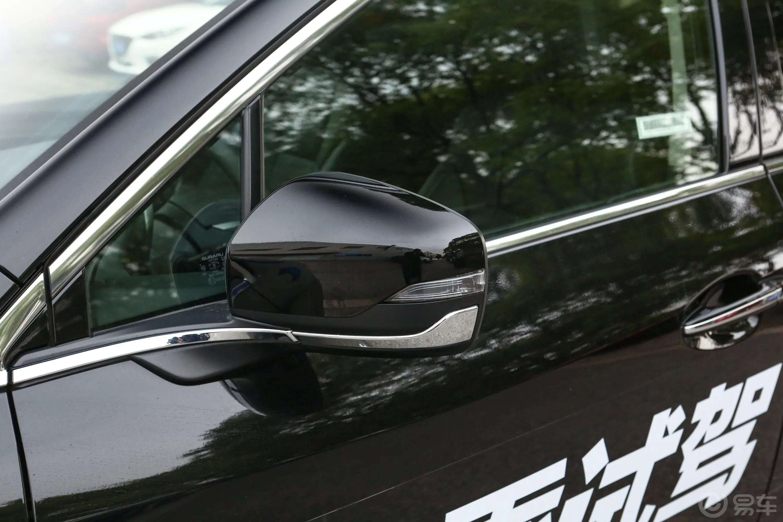 傲虎2.5i AWD运动版Eyesight主驾驶后视镜背面