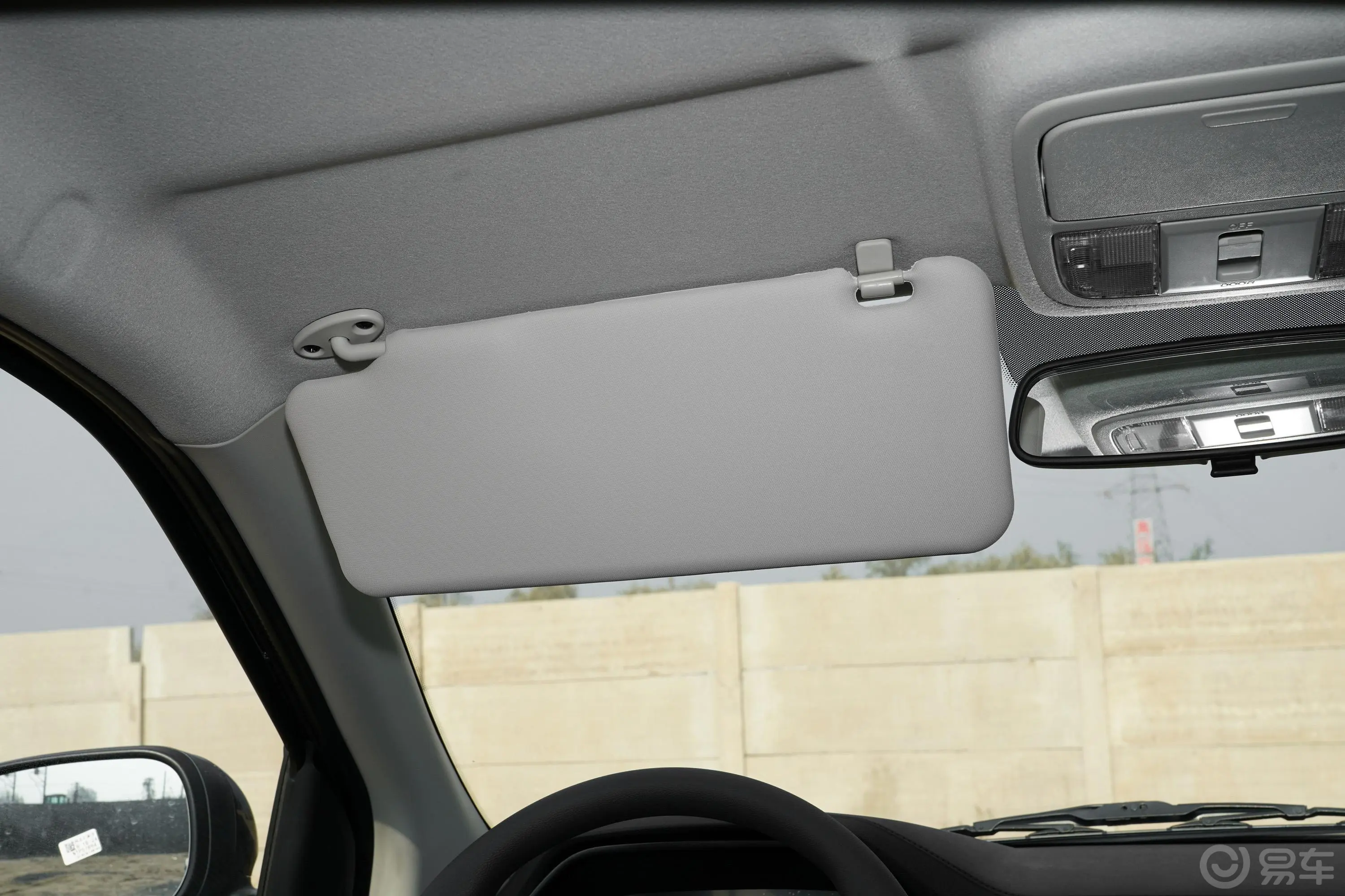 宝典1.8T 两驱标轴舒享版 汽油驾驶位遮阳板
