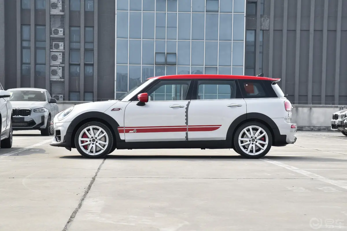 MINI JCW CLUBMAN改款 2.0T JOHN COOPER WORKS ALL-IN正侧车头向左水平