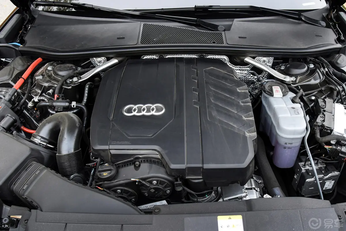 奥迪A6Avant 45 TFSI quattro 臻选动感型发动机特写