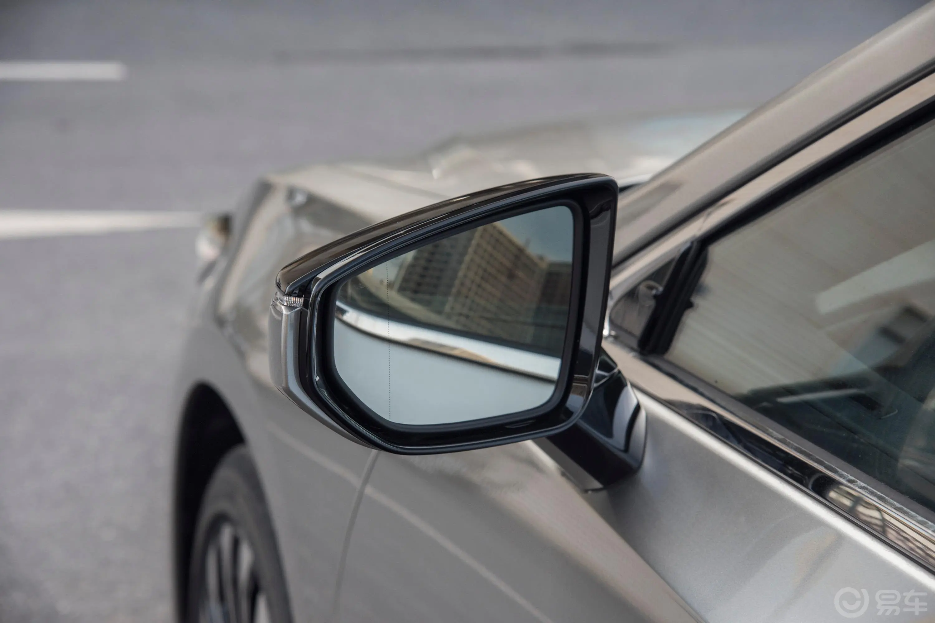 雷克萨斯ES300h 银辉限定版后视镜镜面