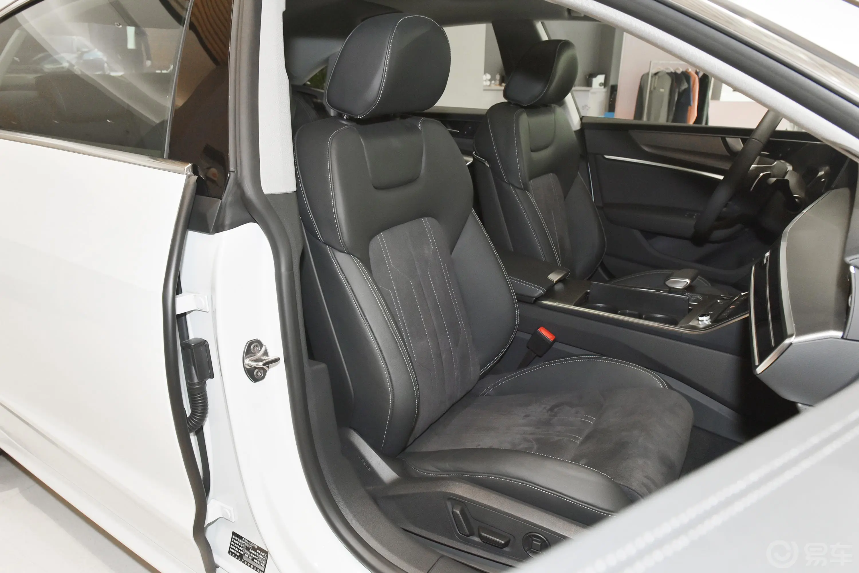 奥迪A7L45 TFSI S-line 筑梦新生版 流晶套装副驾驶座椅