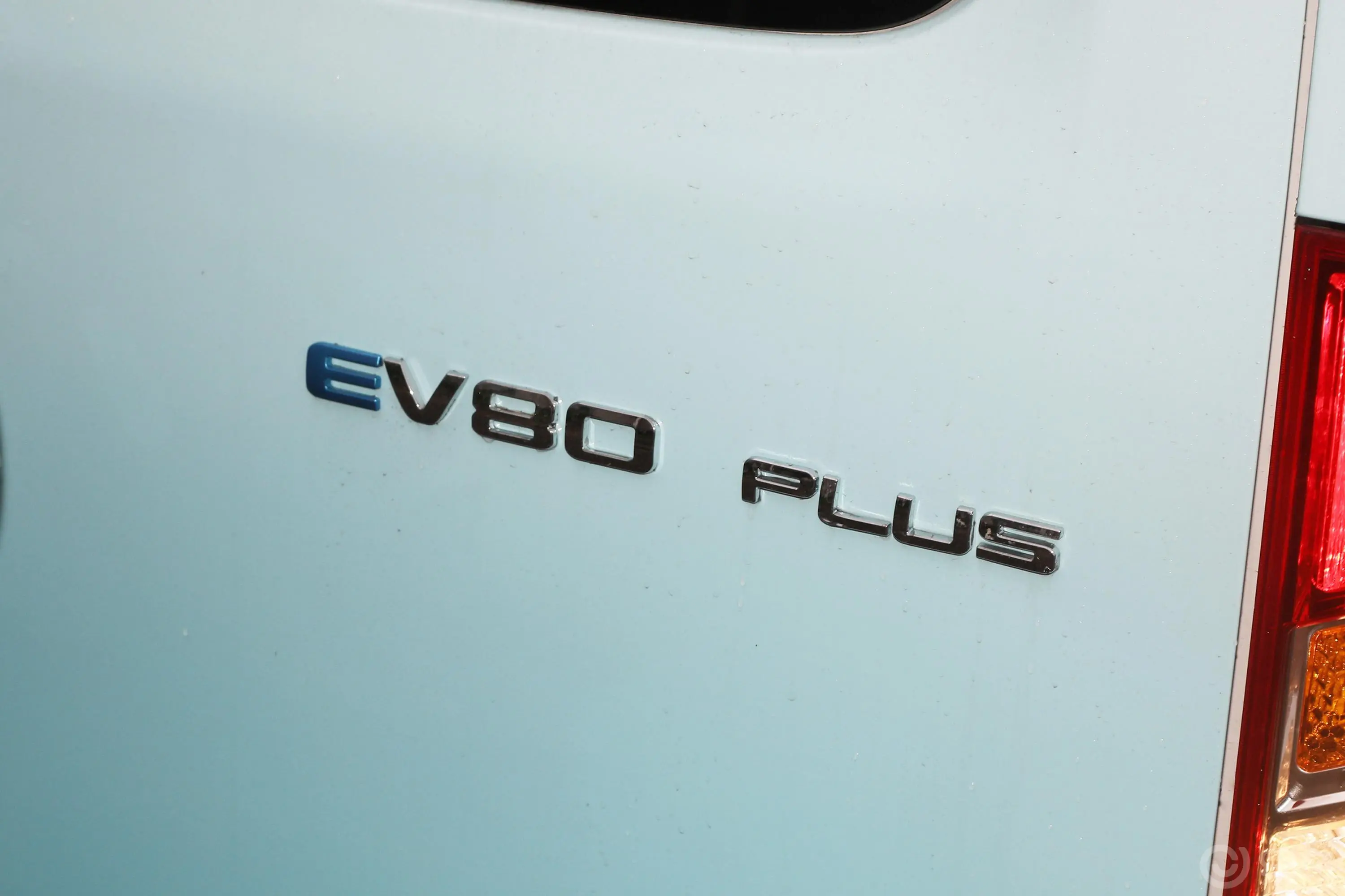 新途EV80PLUS 250km COMBI短轴低顶外观
