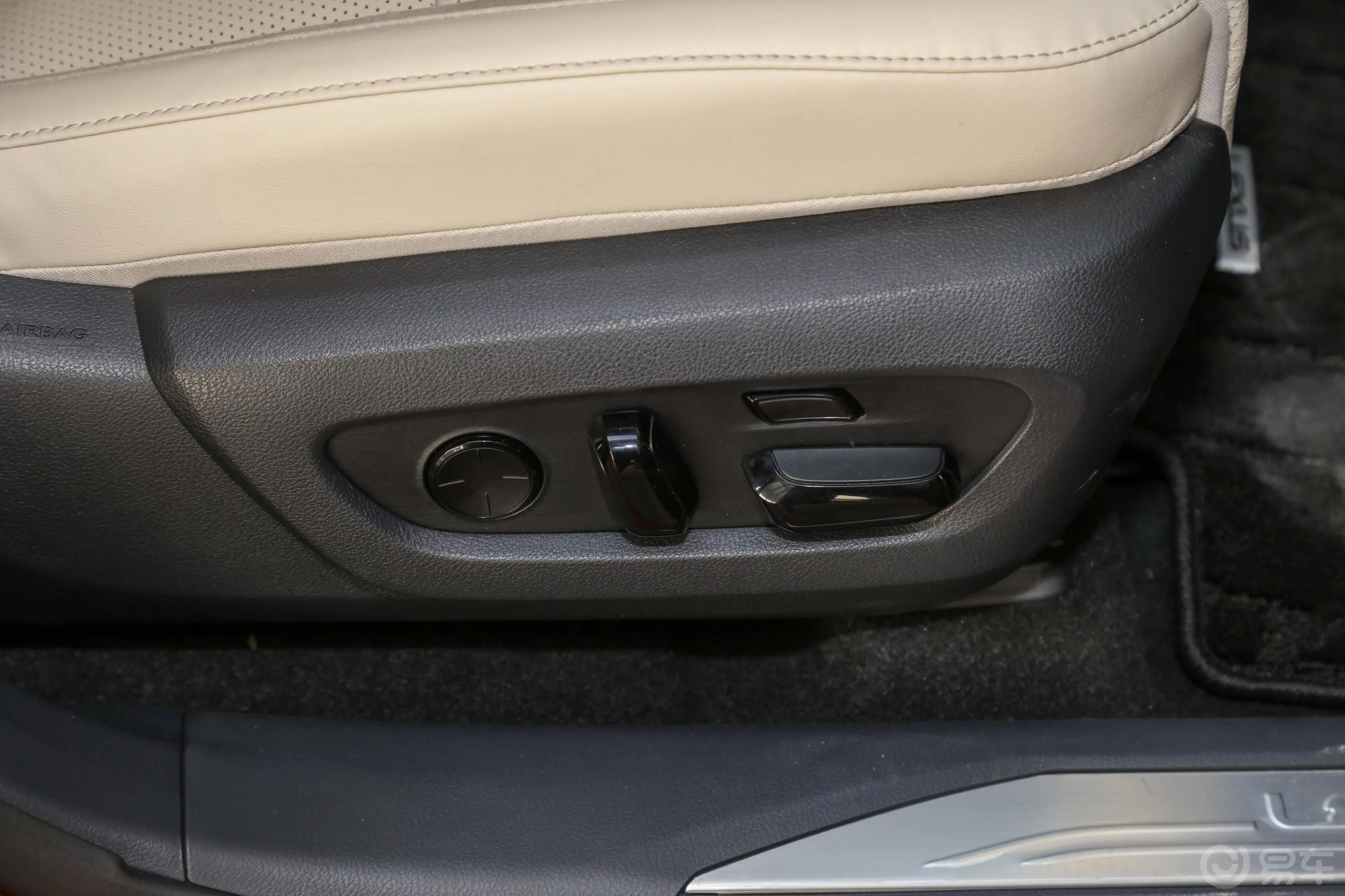 雷克萨斯RX 插电混动450h+ 畅享版副驾座椅调节