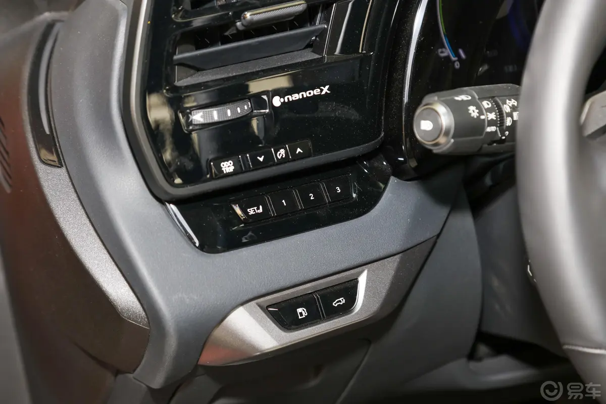 雷克萨斯RX 插电混动450h+ 畅享版主驾驶位